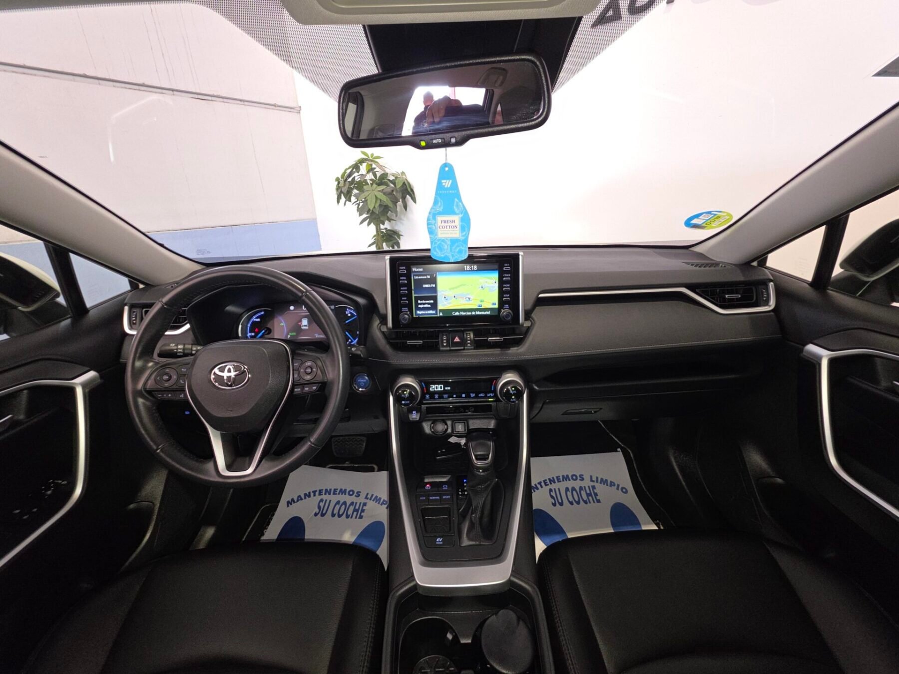 TOYOTA RAV4 2.5l 220H Business