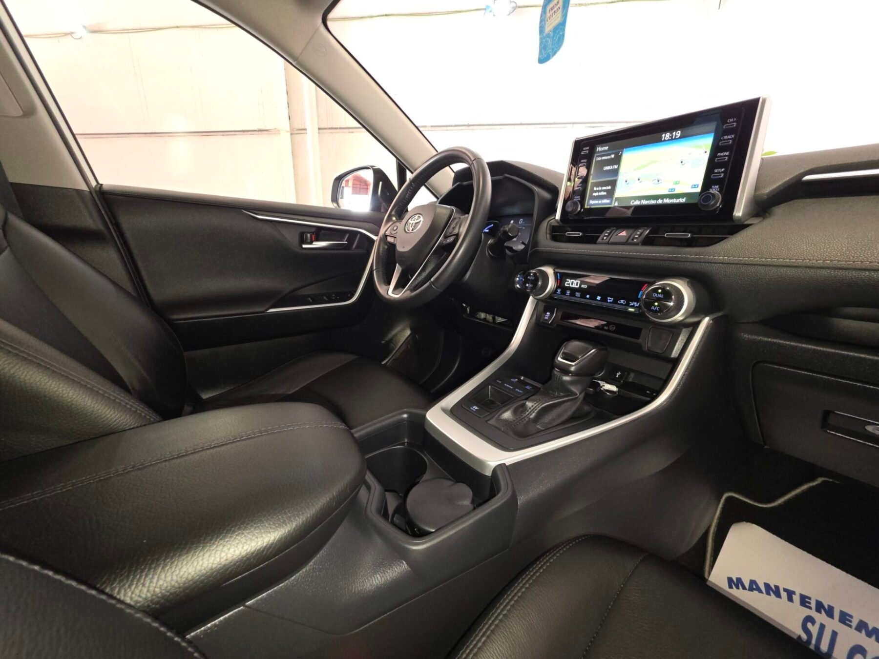 TOYOTA RAV4 2.5l 220H Business