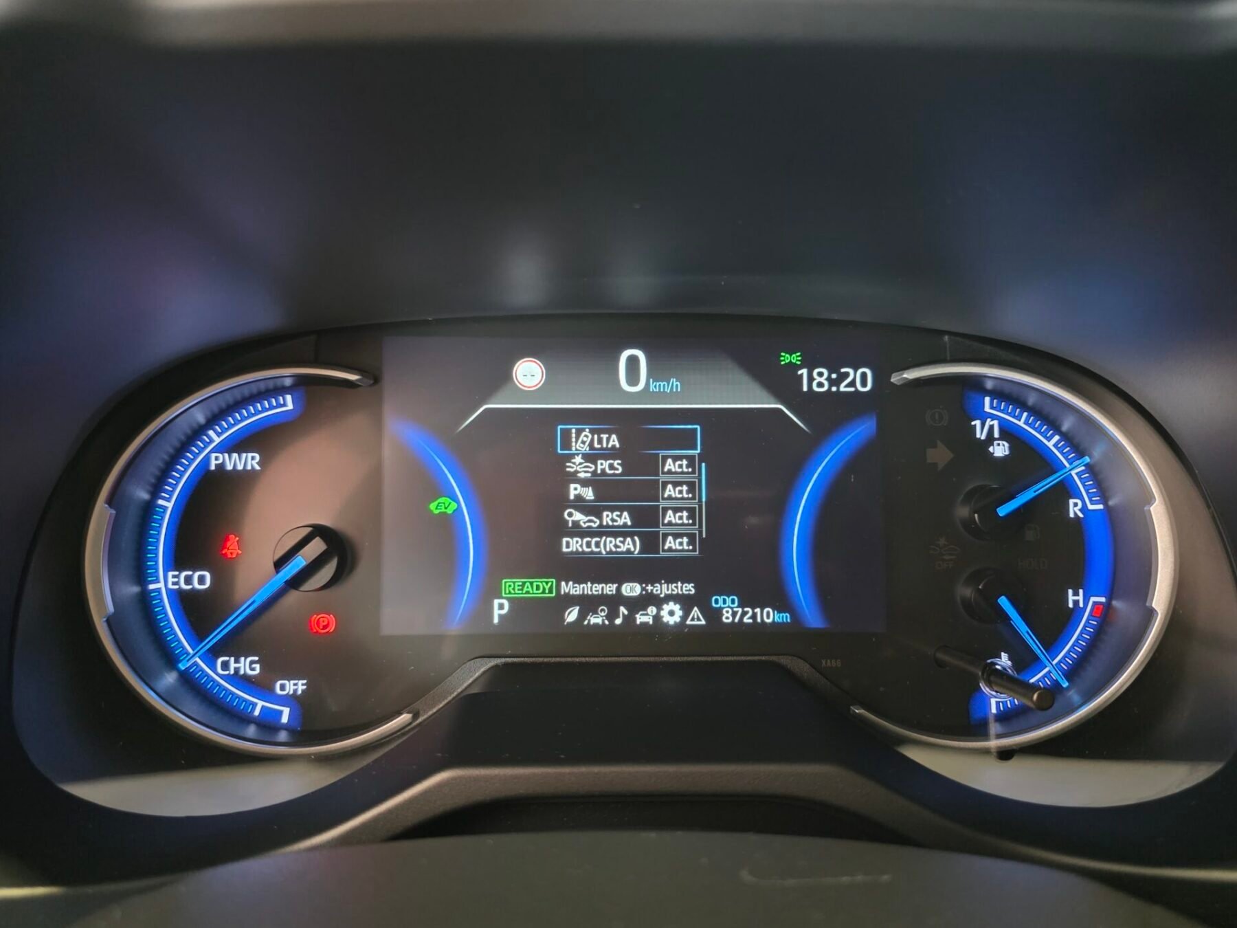 TOYOTA RAV4 2.5l 220H Business