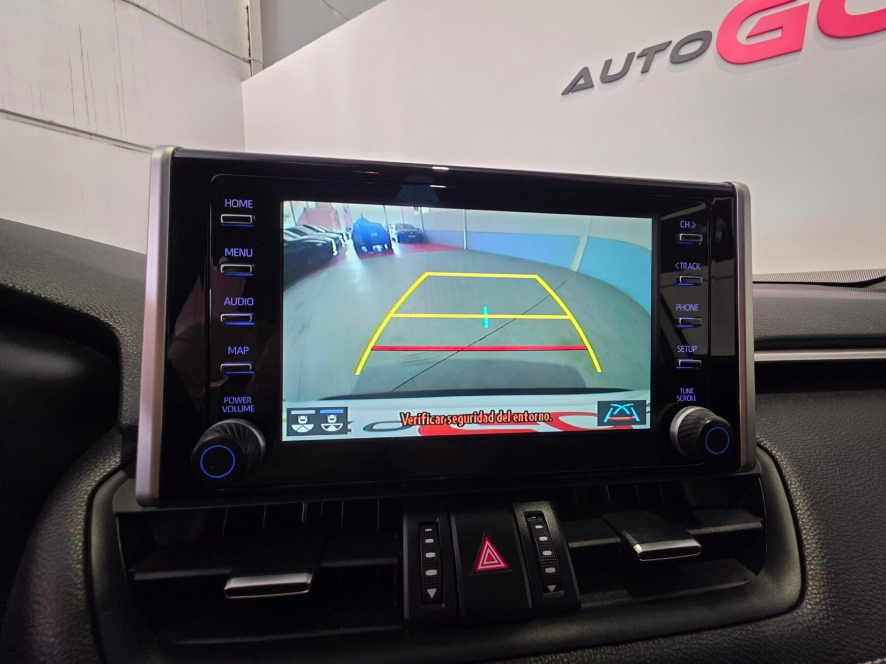 TOYOTA RAV4 2.5l 220H Business