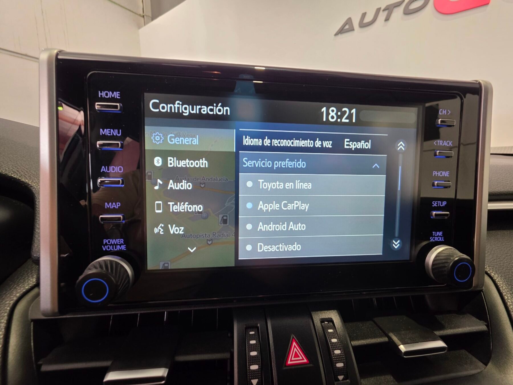 TOYOTA RAV4 2.5l 220H Business