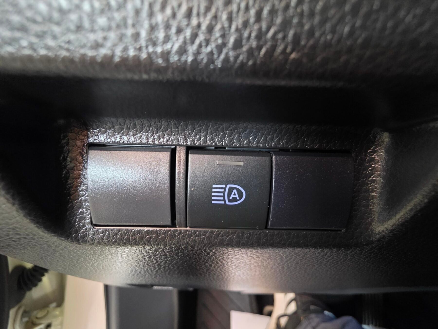 TOYOTA RAV4 2.5l 220H Business