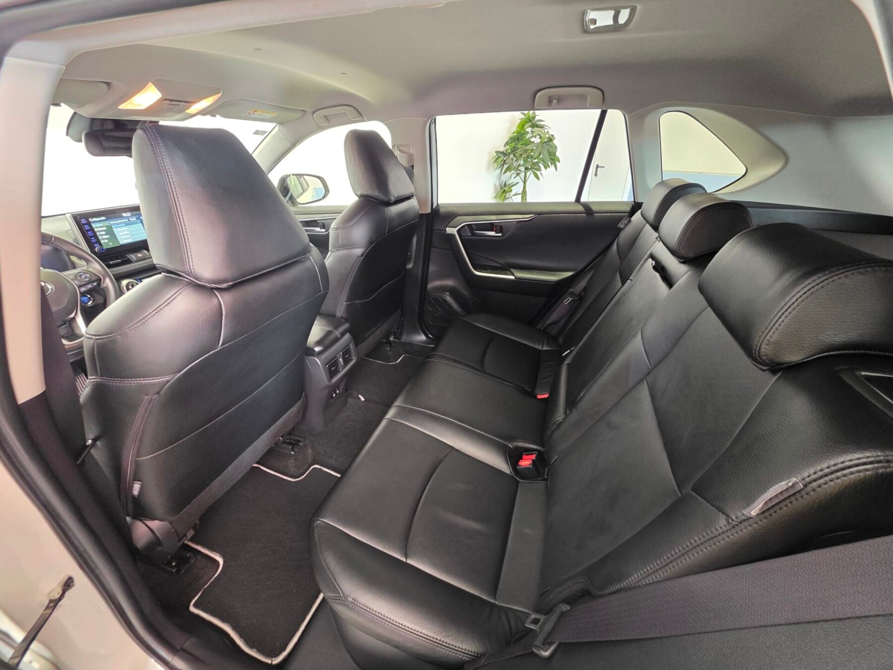 TOYOTA RAV4 2.5l 220H Business