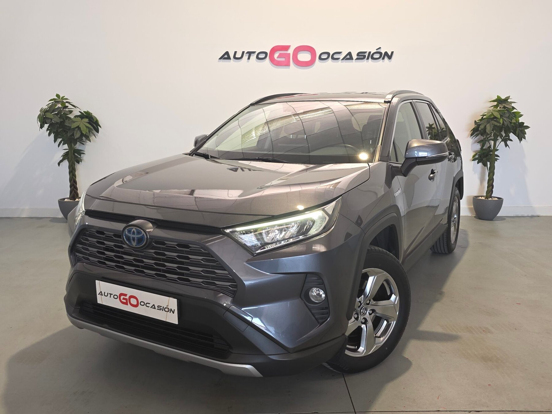 TOYOTA RAV4 2.5l 220H Business