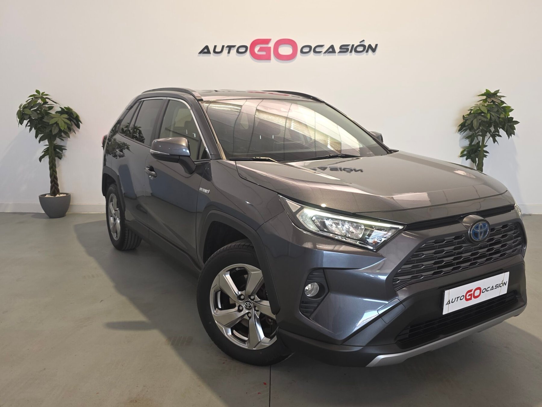 TOYOTA RAV4 2.5l 220H Business