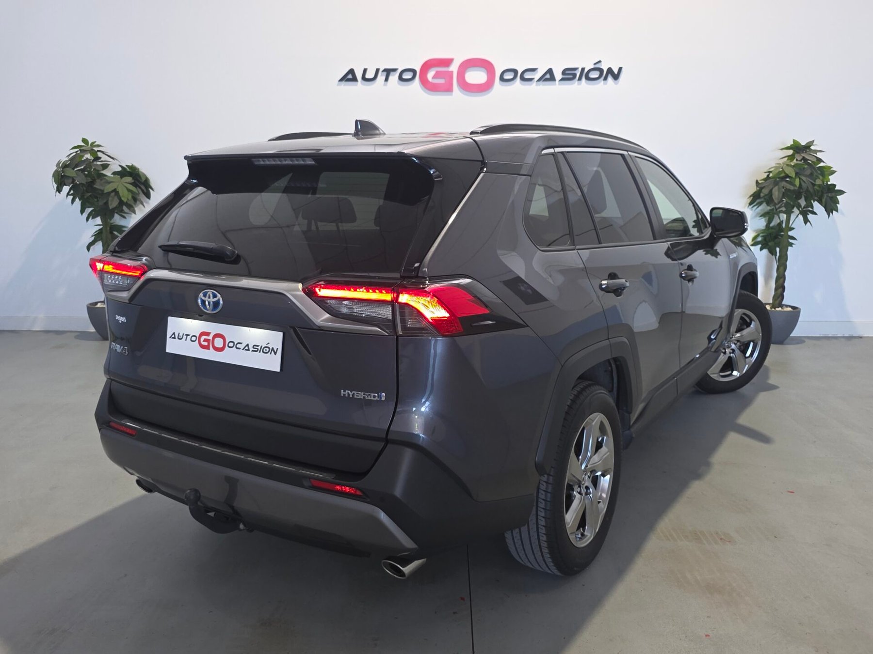 TOYOTA RAV4 2.5l 220H Business