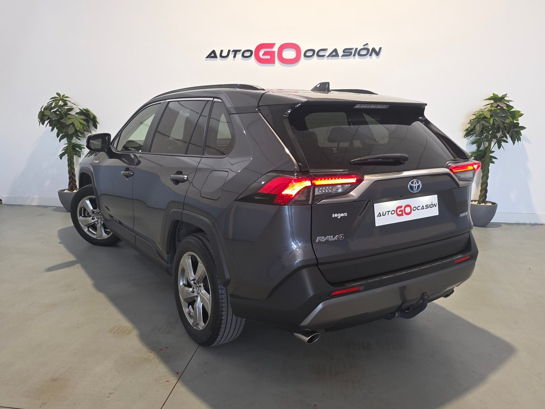 TOYOTA RAV4 2.5l 220H Business