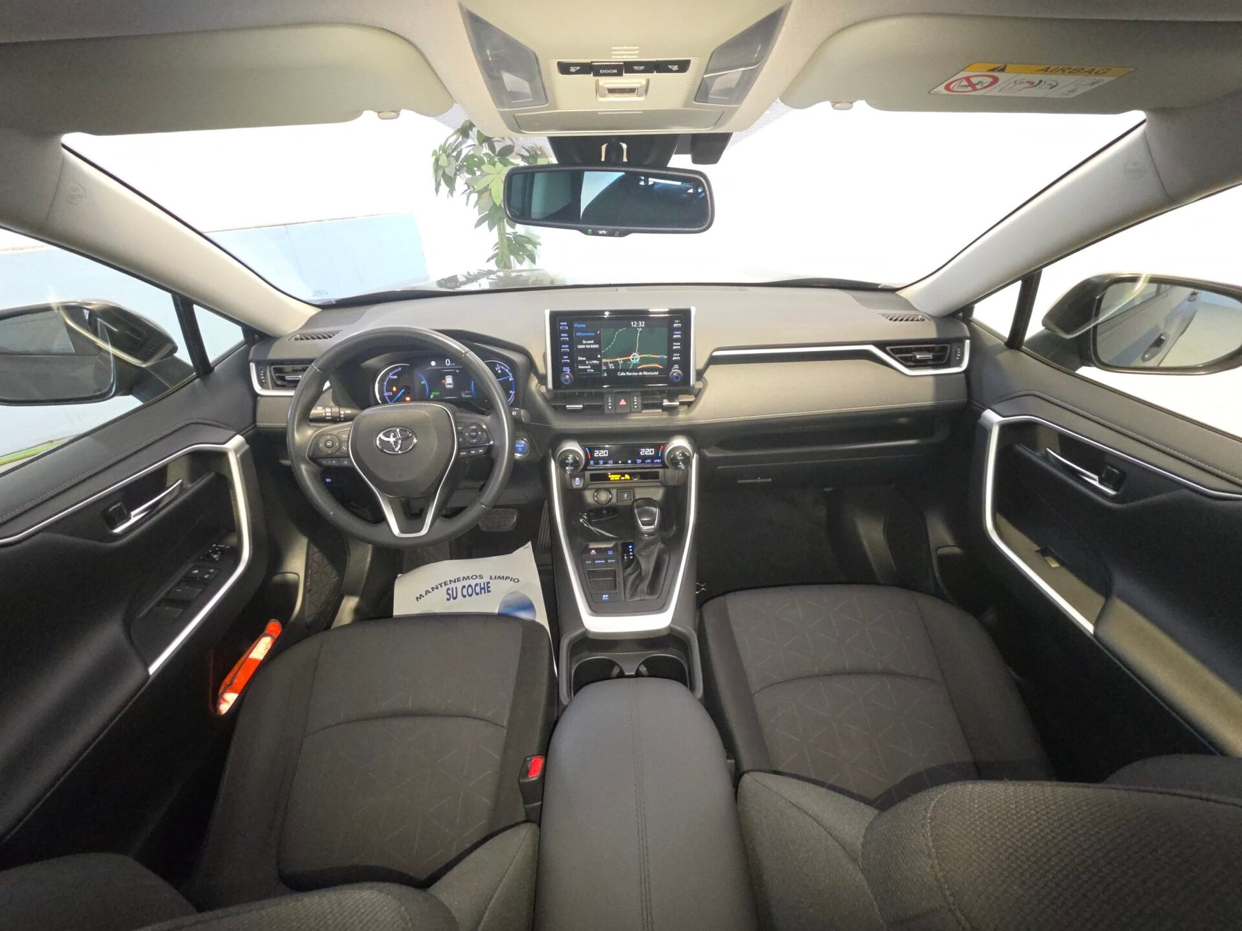 TOYOTA RAV4 2.5l 220H Business