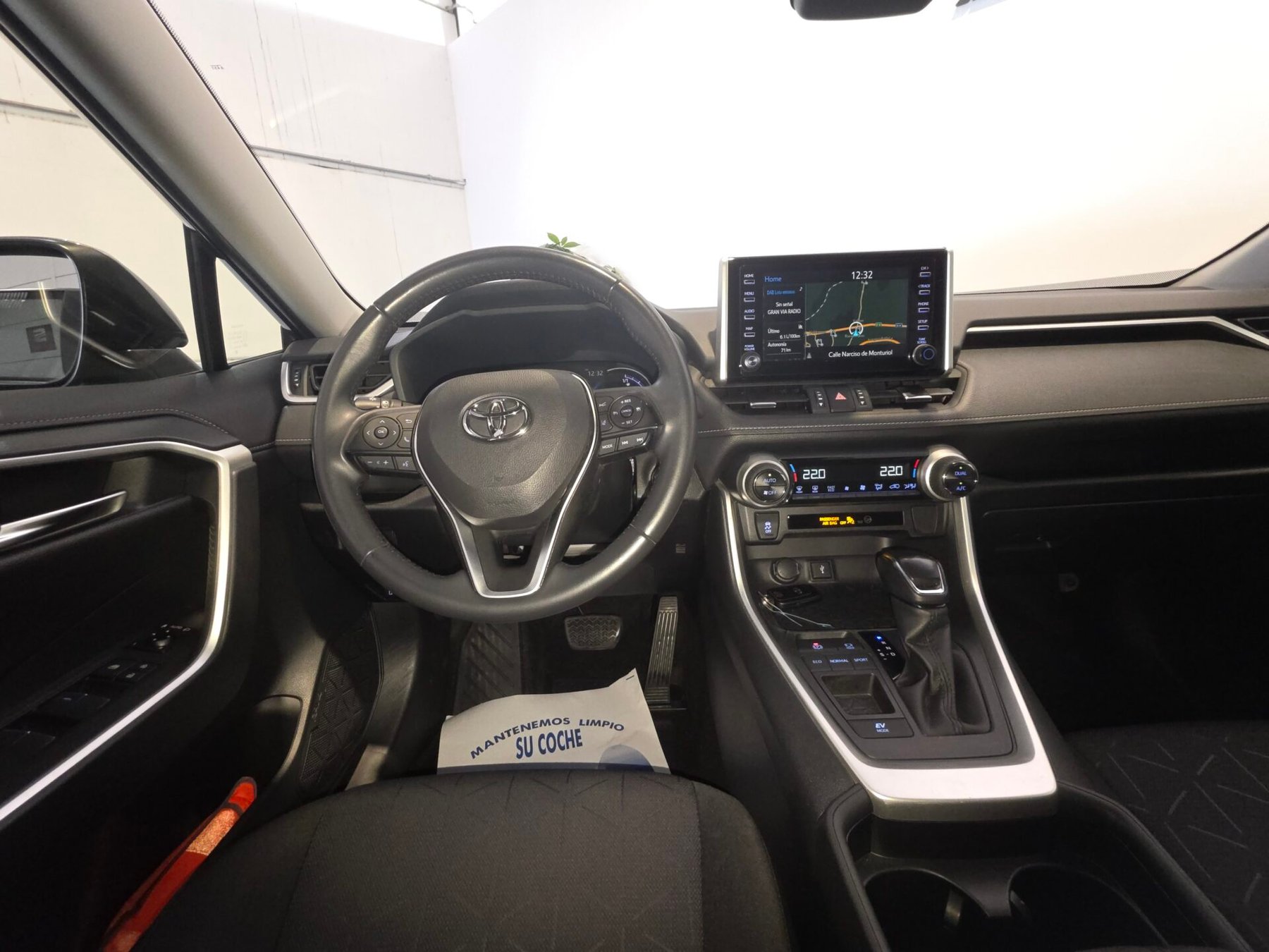 TOYOTA RAV4 2.5l 220H Business