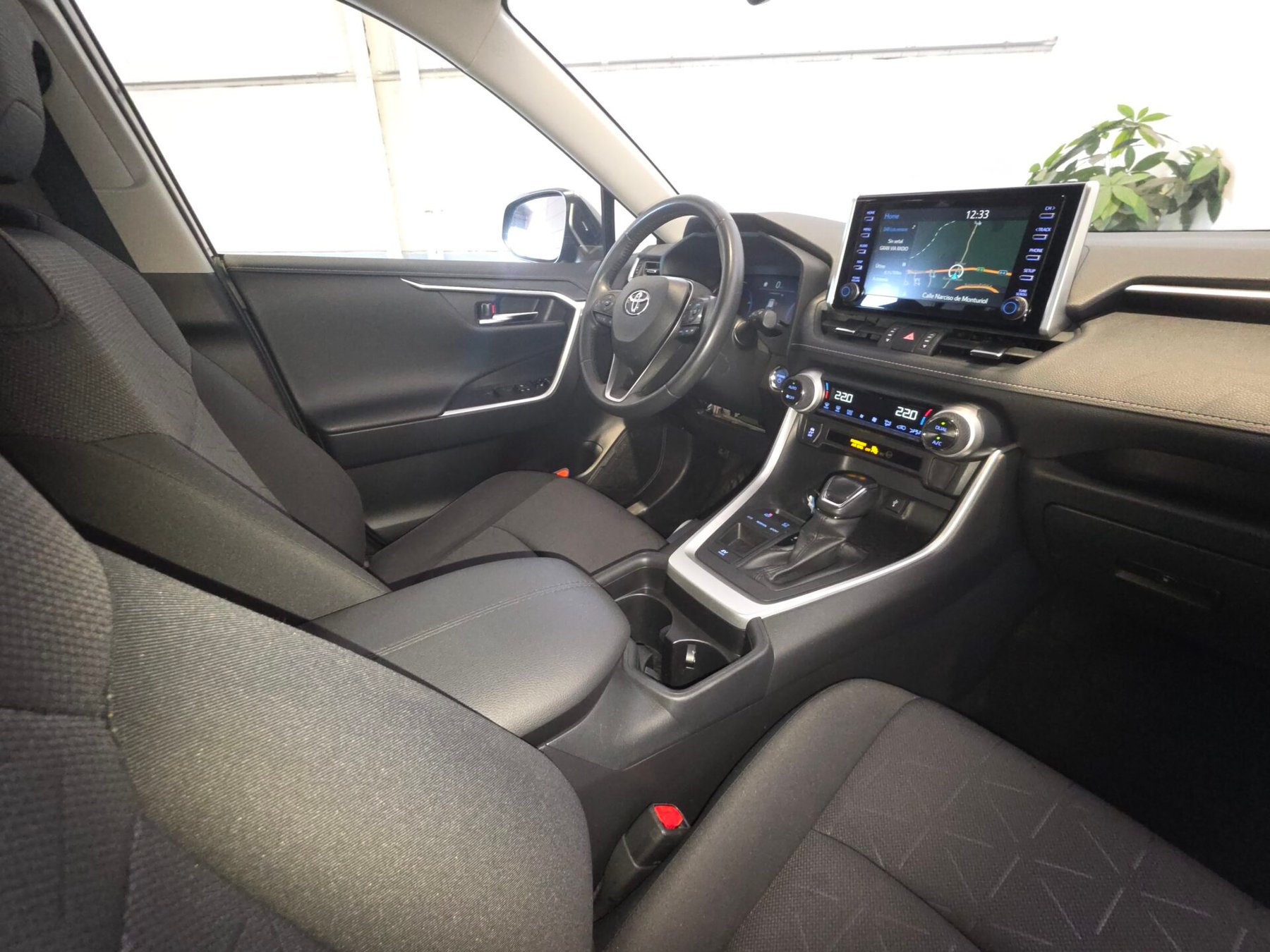 TOYOTA RAV4 2.5l 220H Business