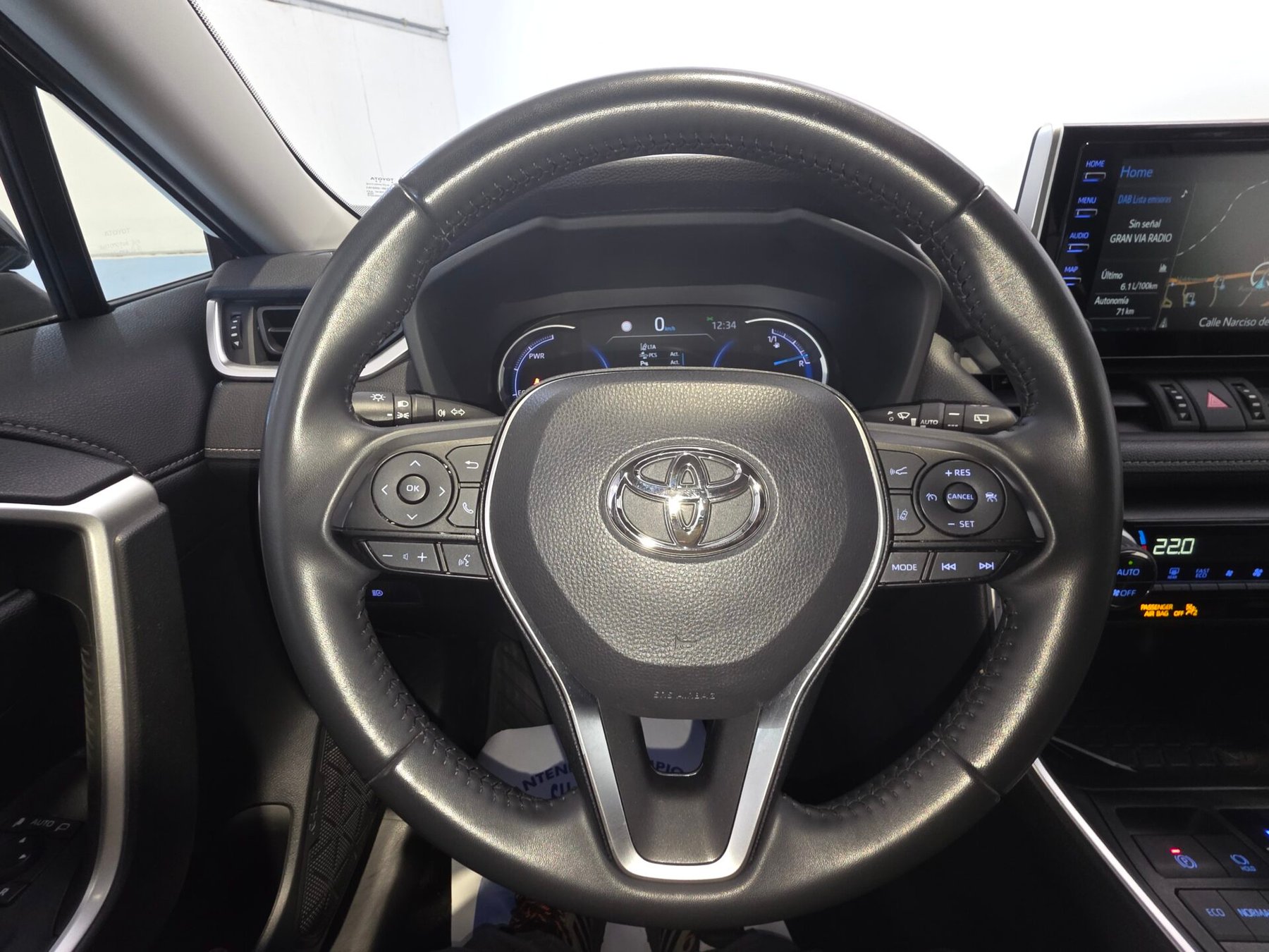 TOYOTA RAV4 2.5l 220H Business