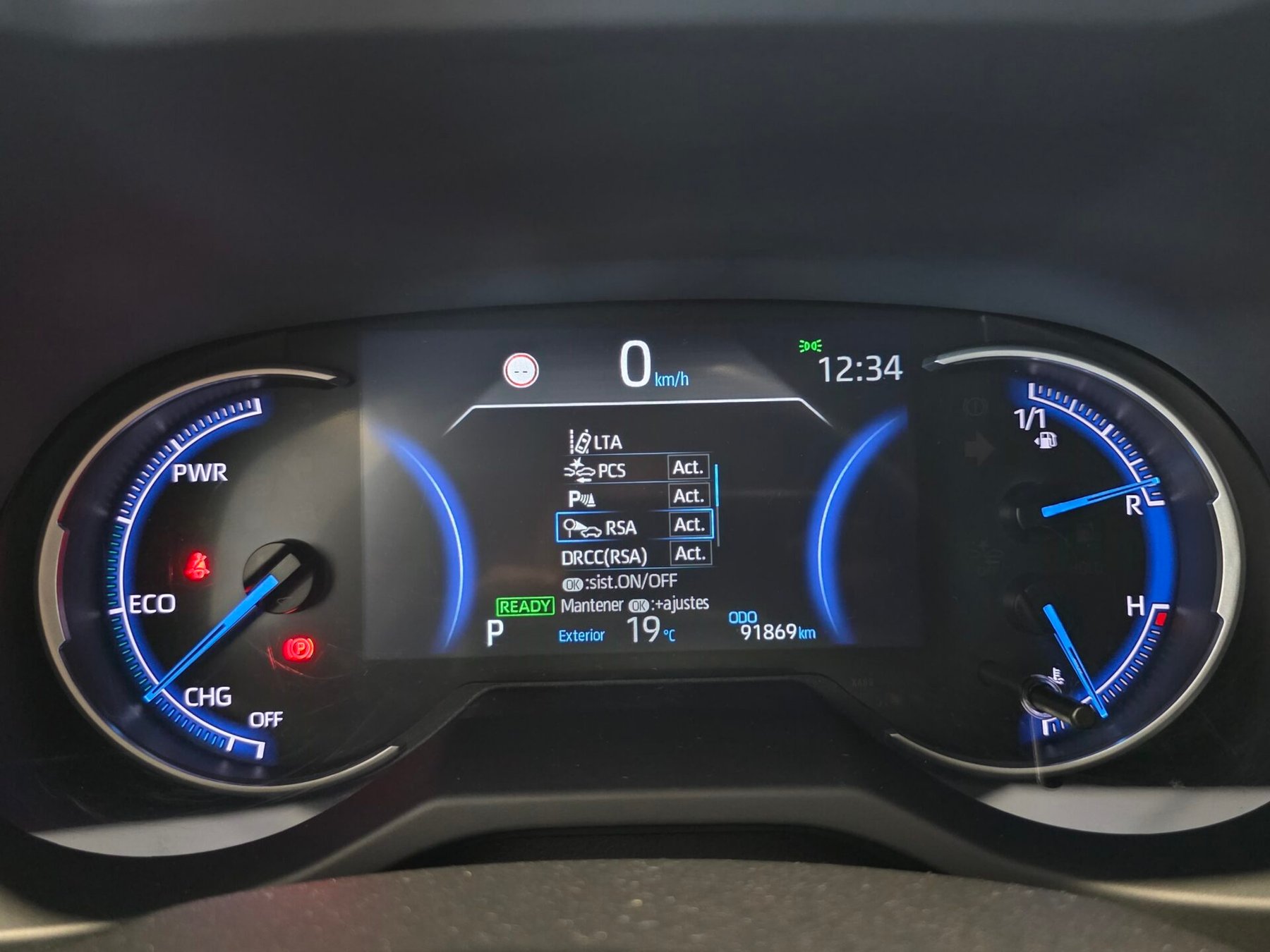 TOYOTA RAV4 2.5l 220H Business