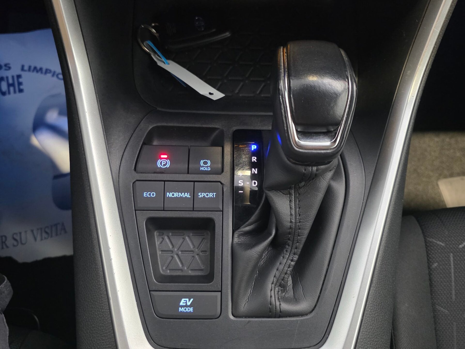 TOYOTA RAV4 2.5l 220H Business