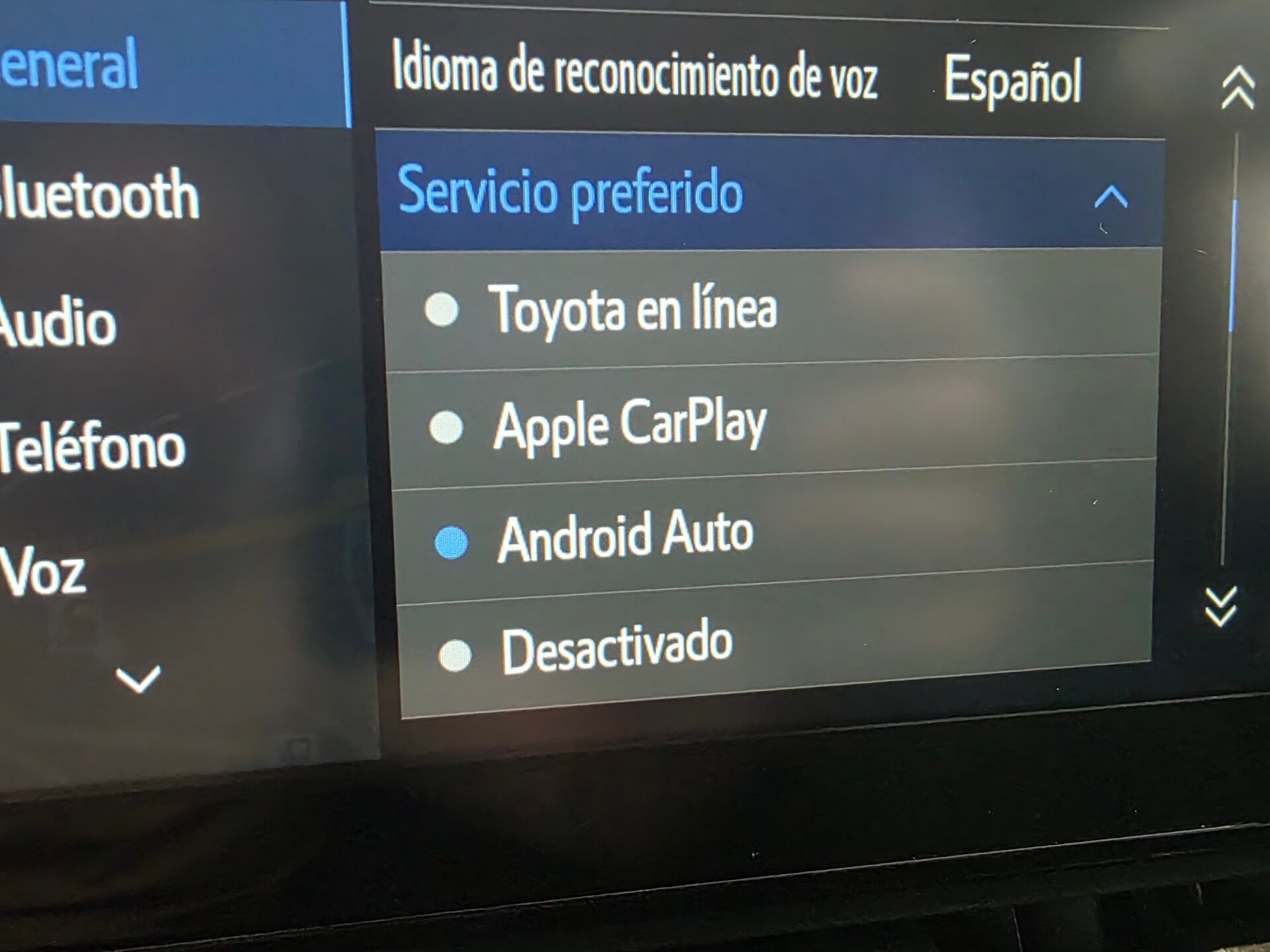 TOYOTA RAV4 2.5l 220H Business