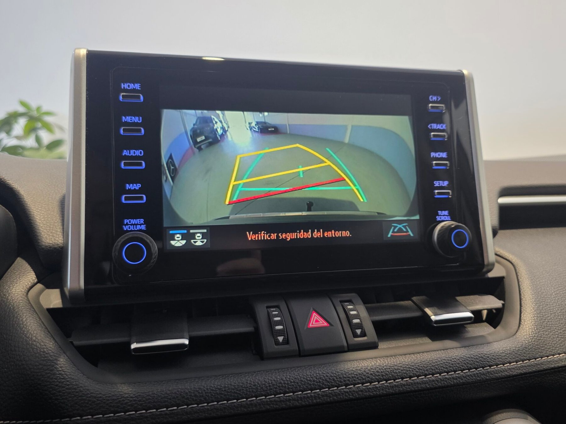 TOYOTA RAV4 2.5l 220H Business