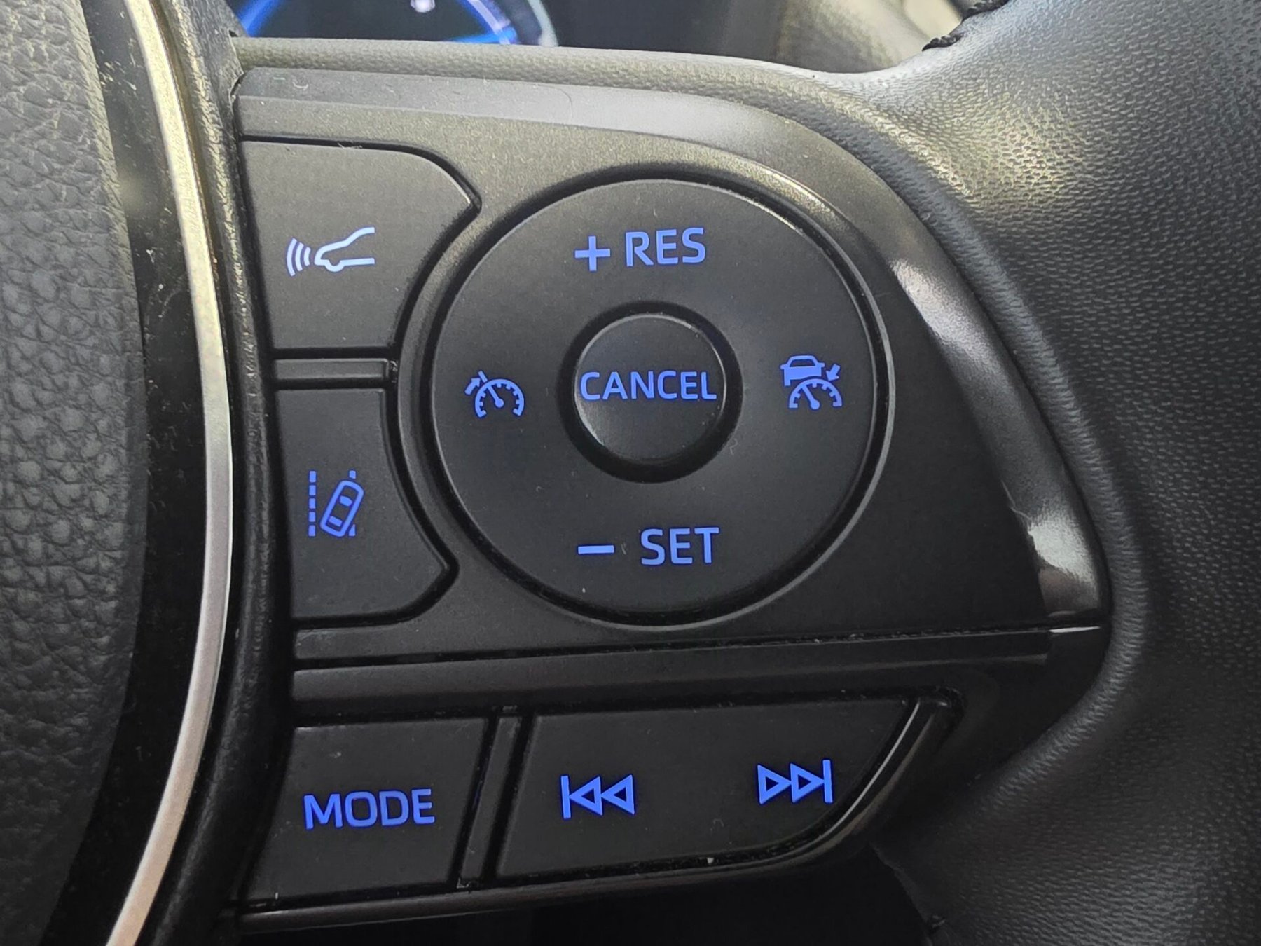 TOYOTA RAV4 2.5l 220H Business