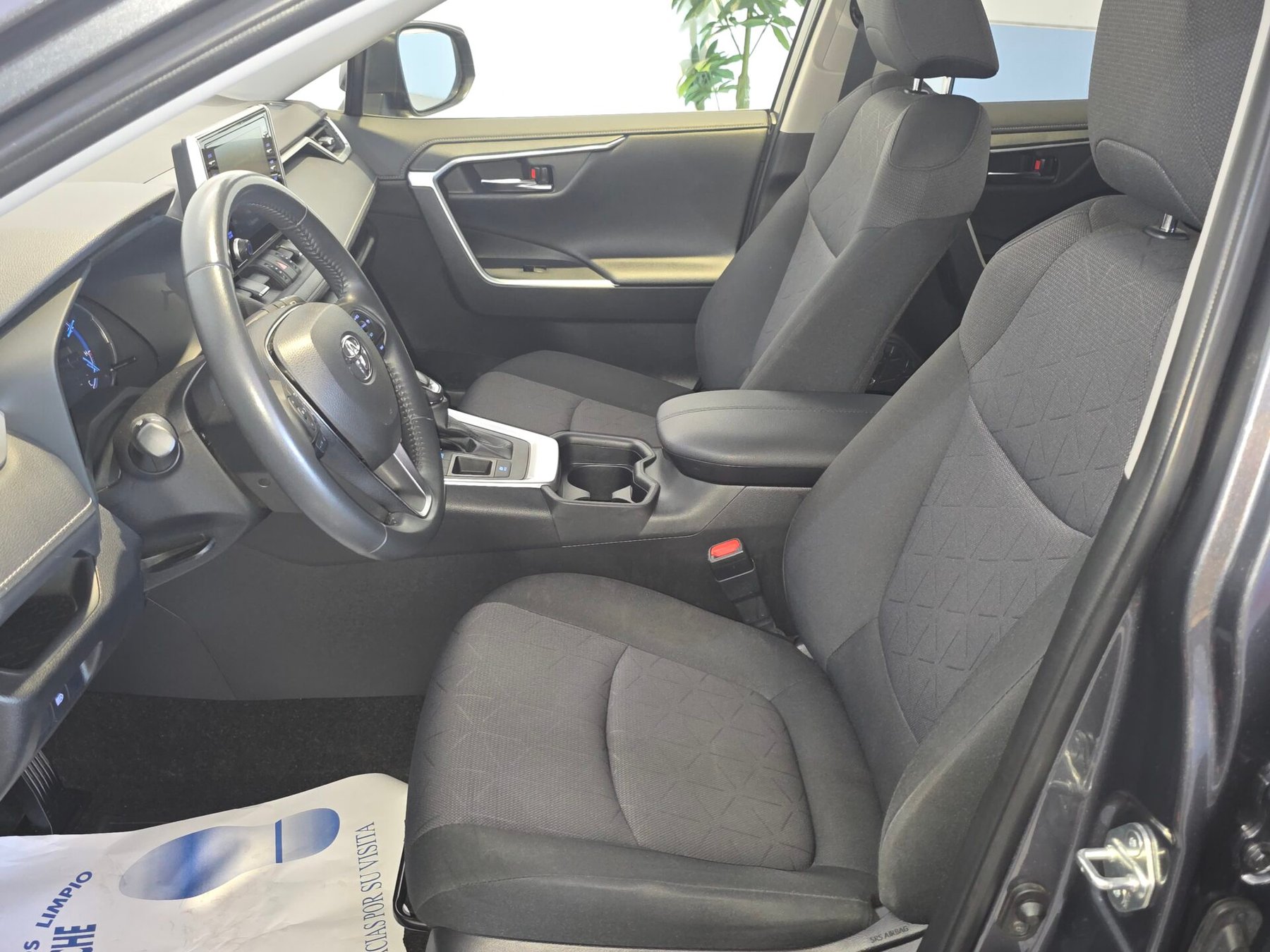 TOYOTA RAV4 2.5l 220H Business