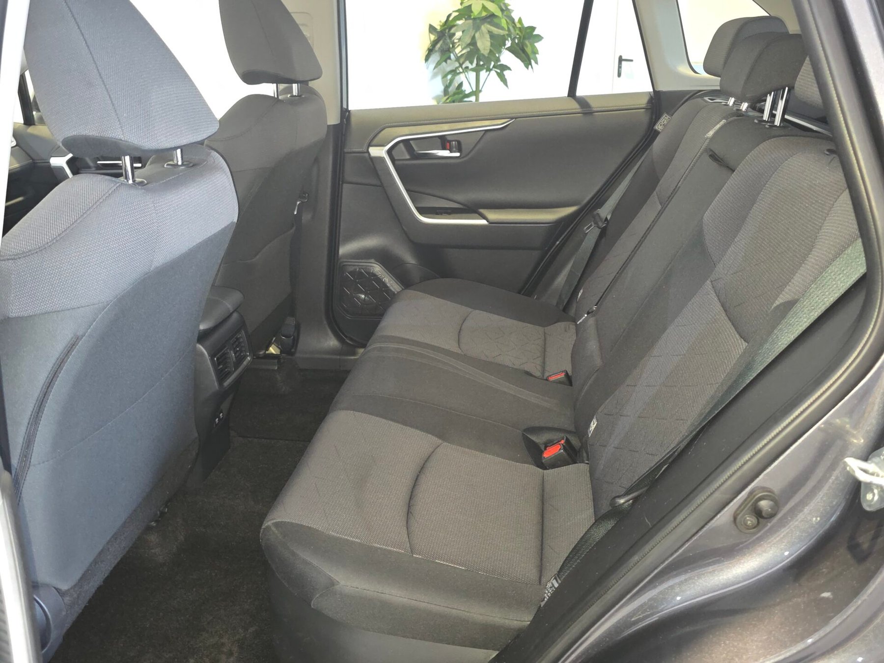 TOYOTA RAV4 2.5l 220H Business