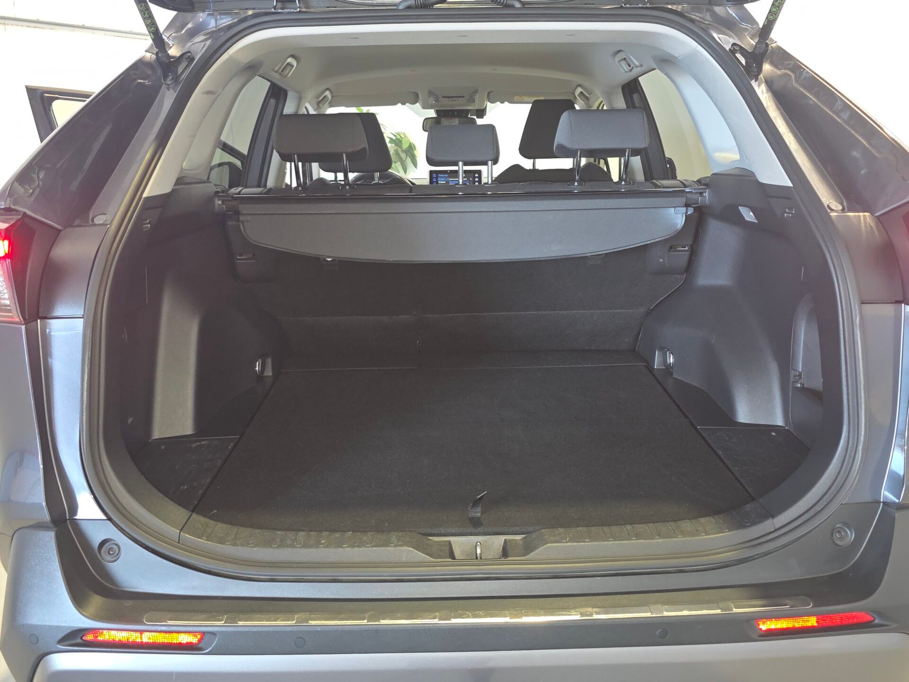 TOYOTA RAV4 2.5l 220H Business