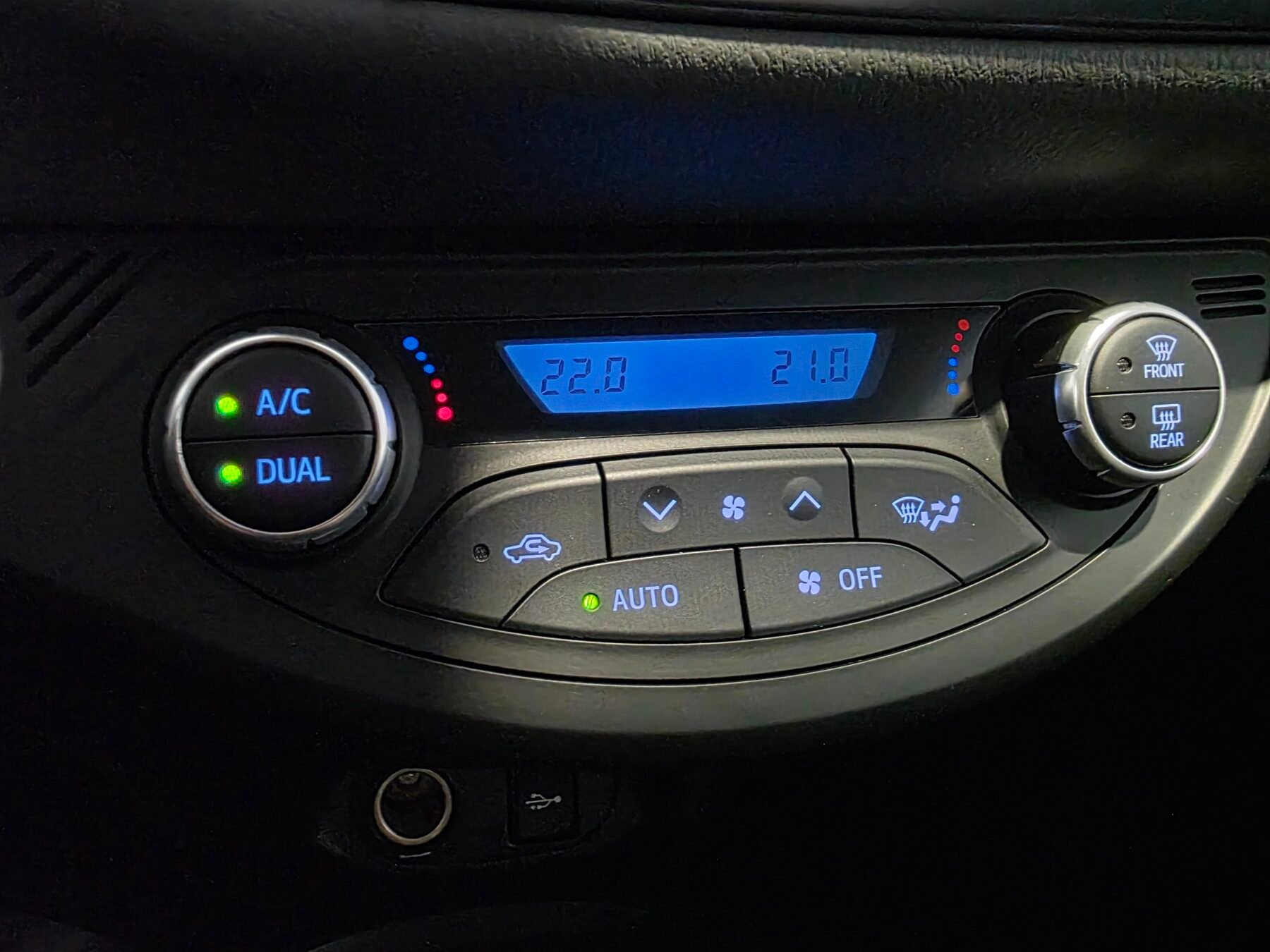 TOYOTA YARIS 1.5 100H Active