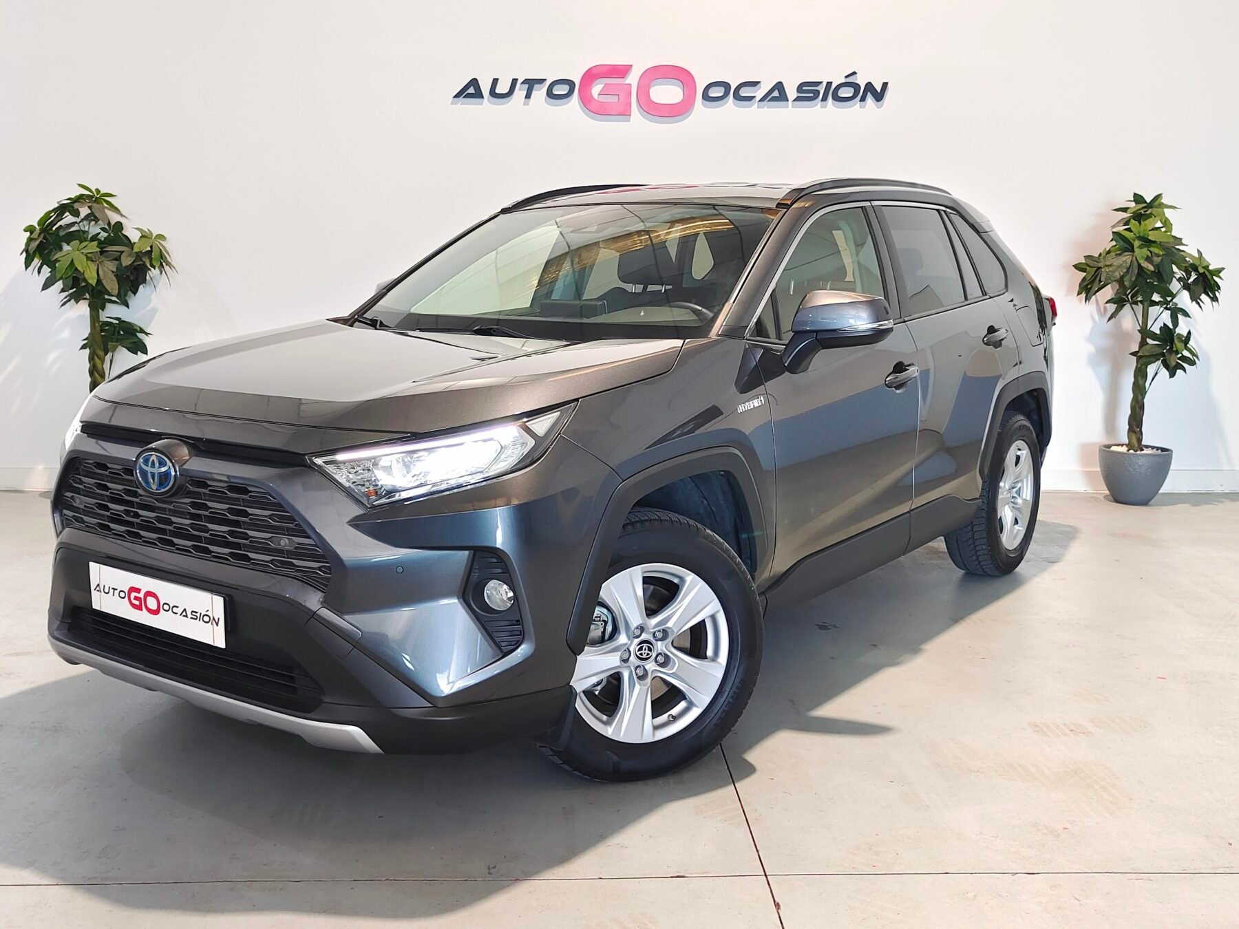 TOYOTA RAV4 2.5l 220H Advance