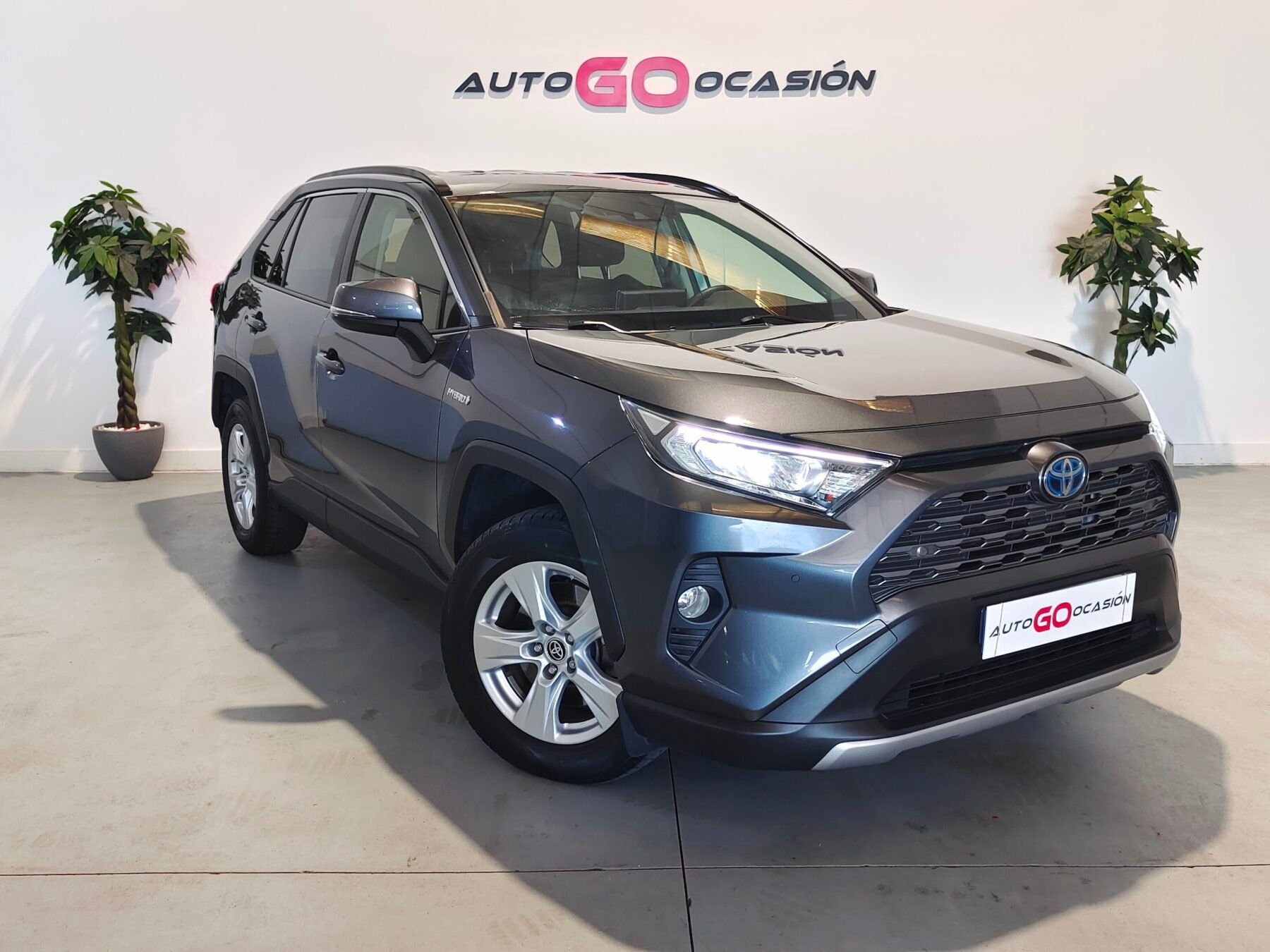 TOYOTA RAV4 2.5l 220H Advance