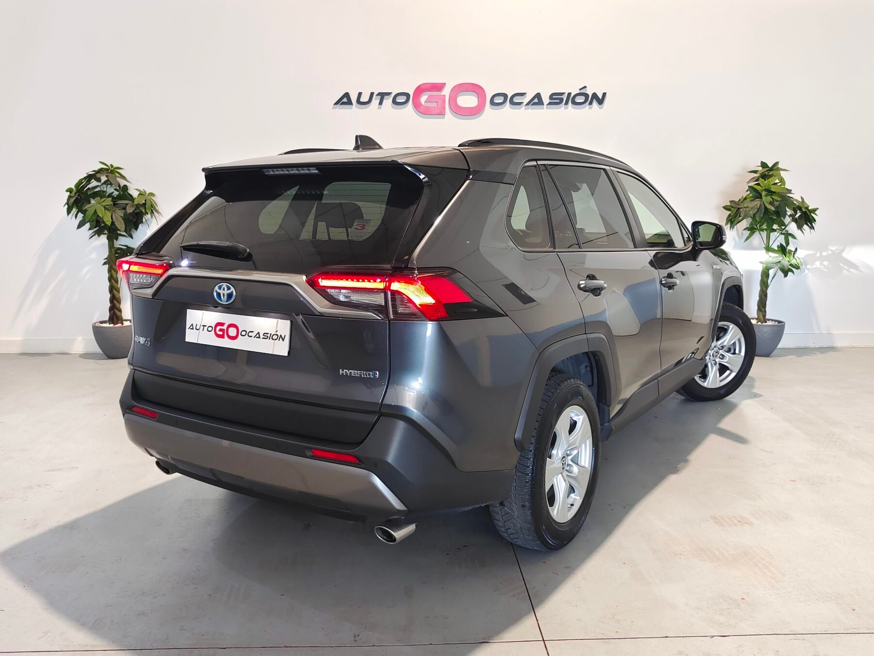 TOYOTA RAV4 2.5l 220H Advance