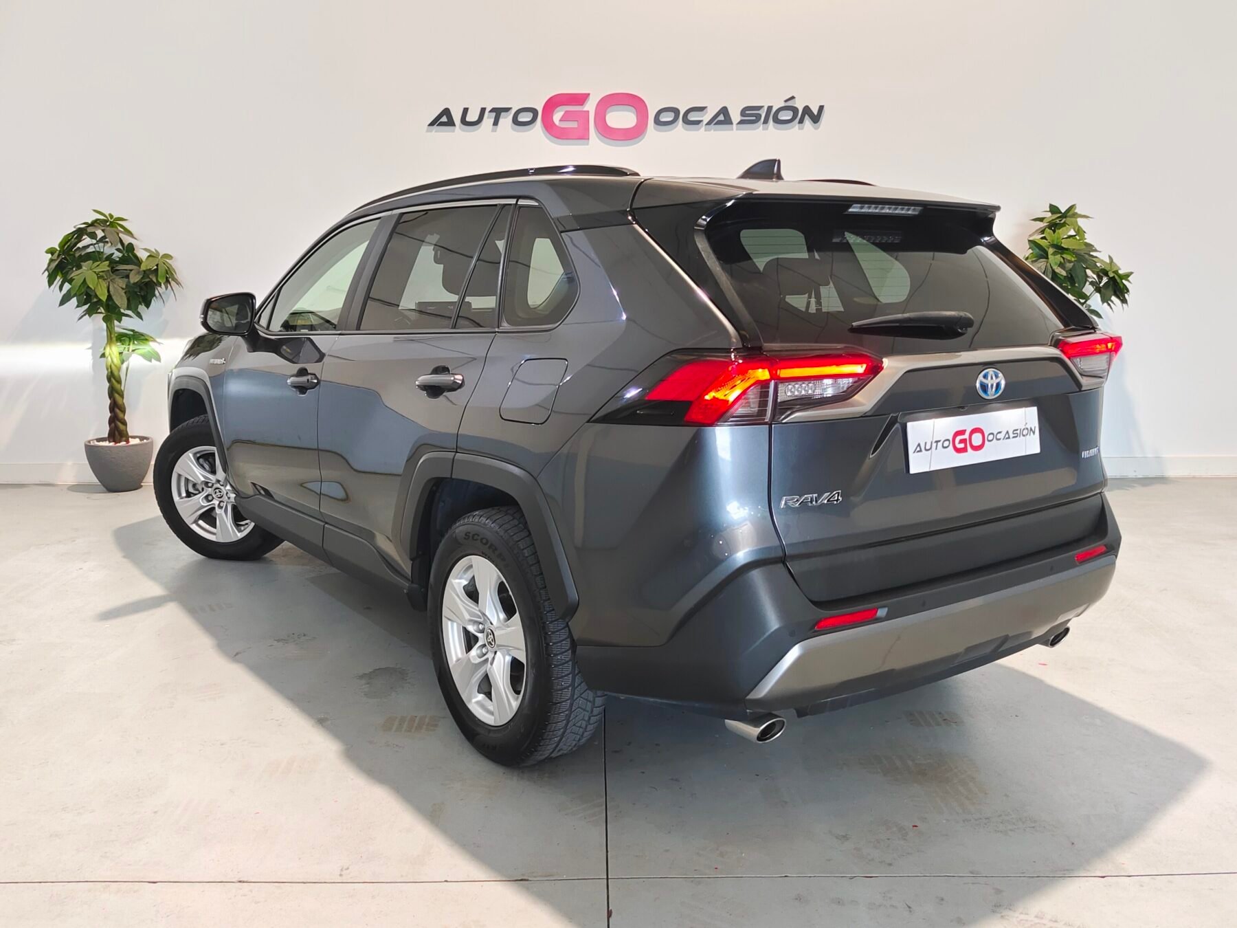 TOYOTA RAV4 2.5l 220H Advance