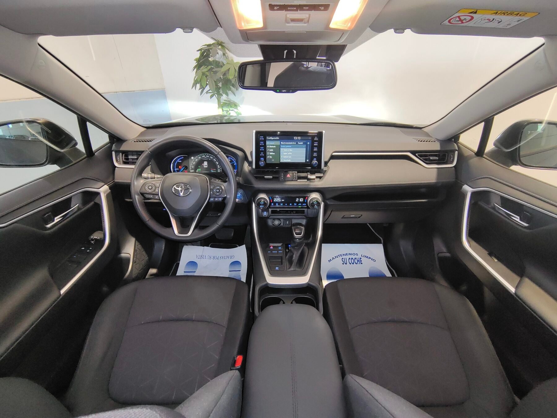 TOYOTA RAV4 2.5l 220H Advance