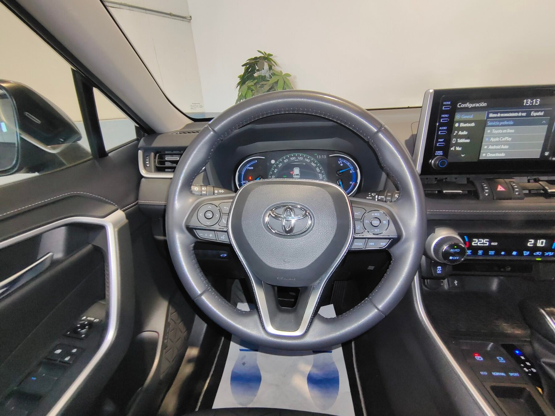 TOYOTA RAV4 2.5l 220H Advance