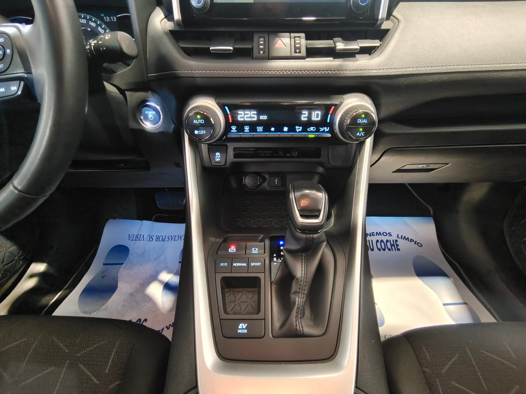 TOYOTA RAV4 2.5l 220H Advance