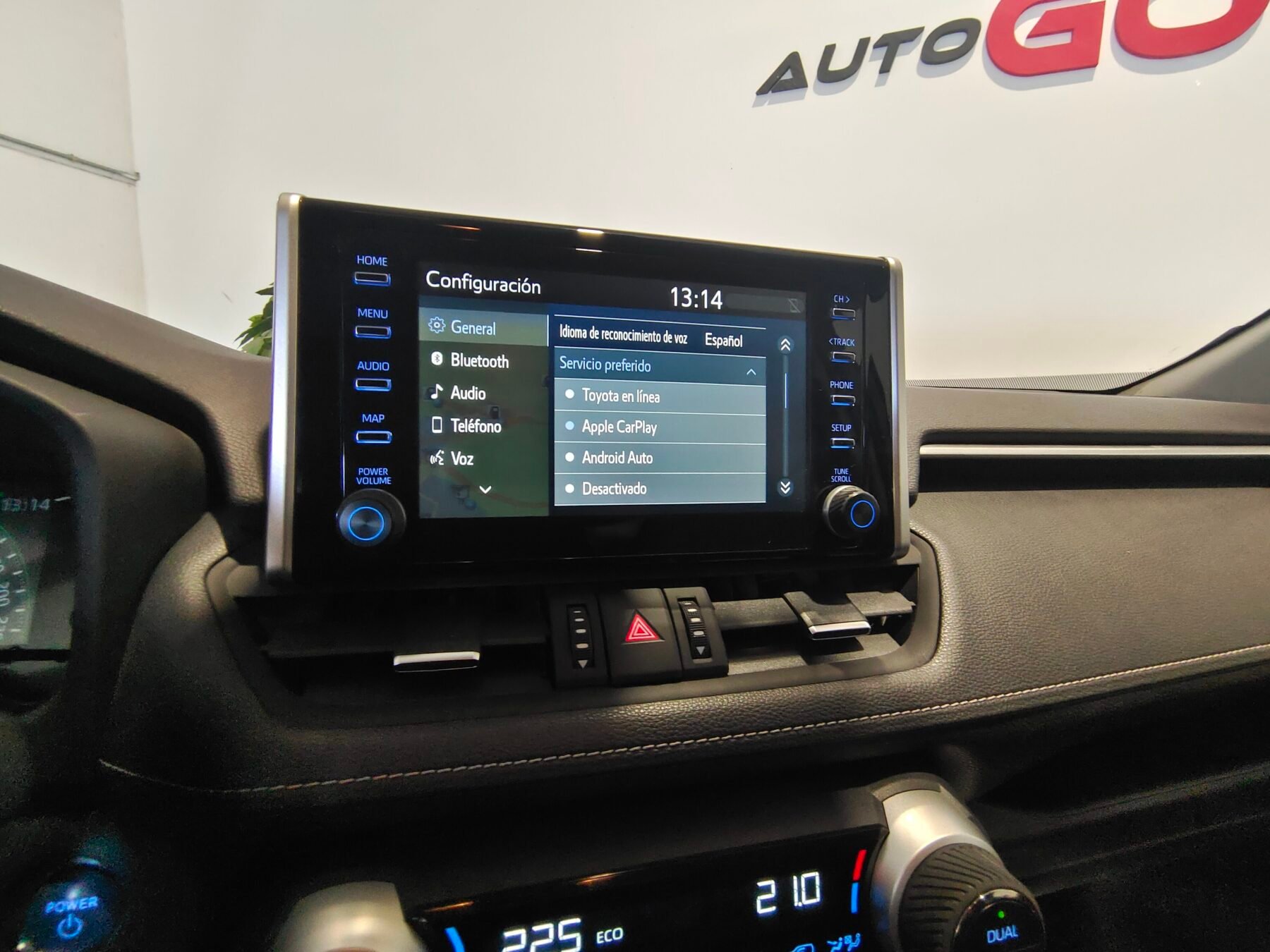 TOYOTA RAV4 2.5l 220H Advance