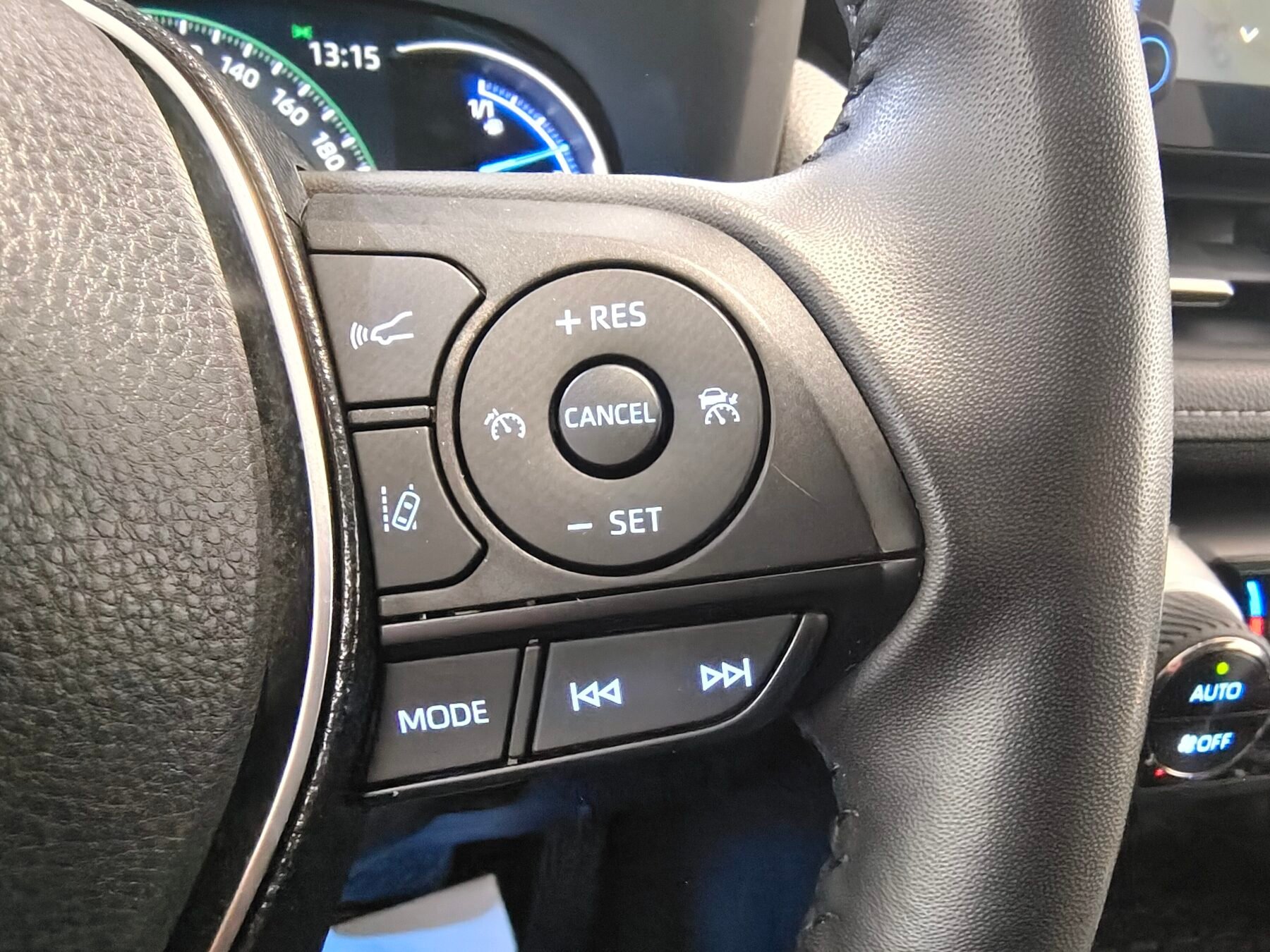 TOYOTA RAV4 2.5l 220H Advance