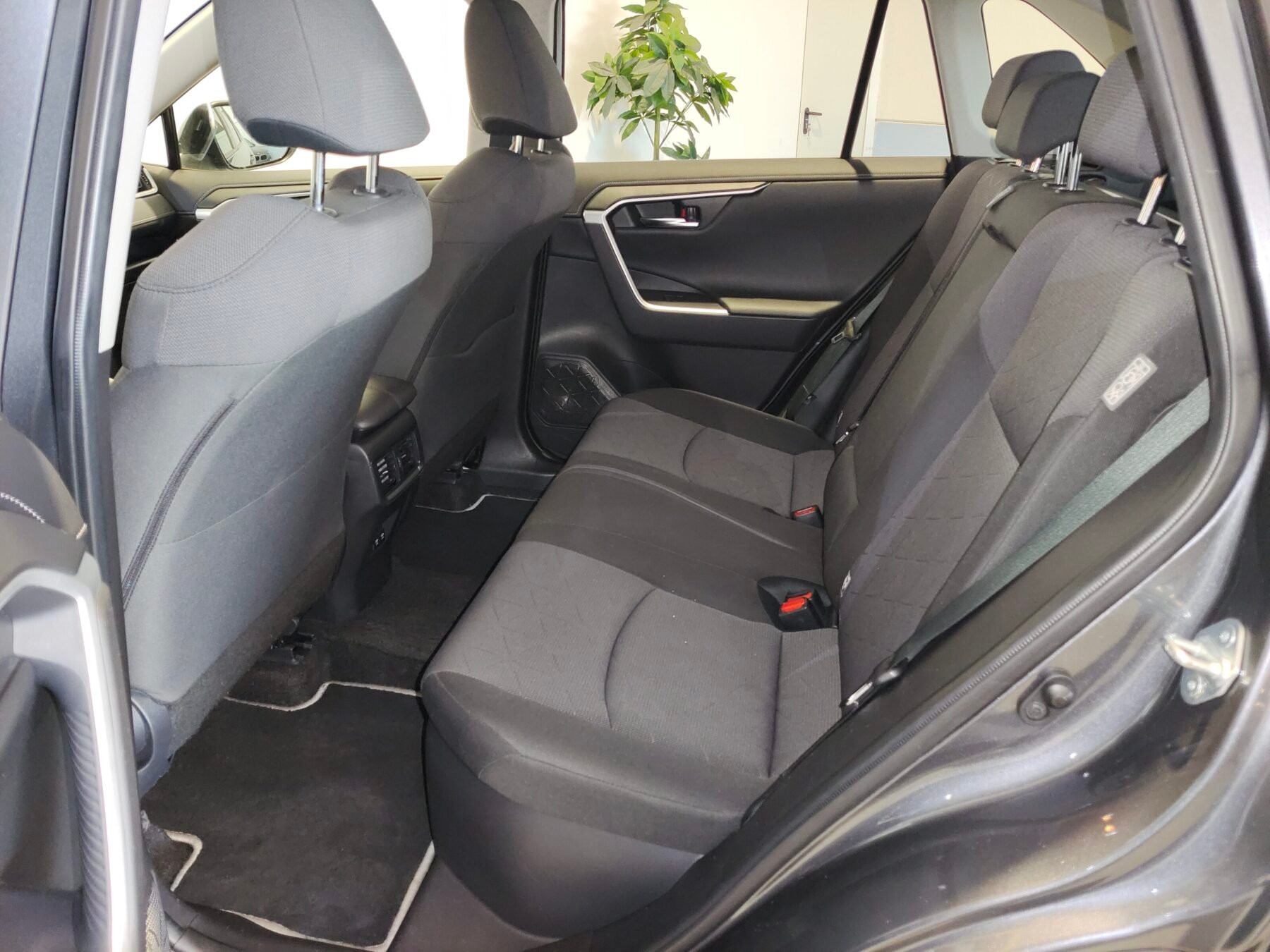 TOYOTA RAV4 2.5l 220H Advance