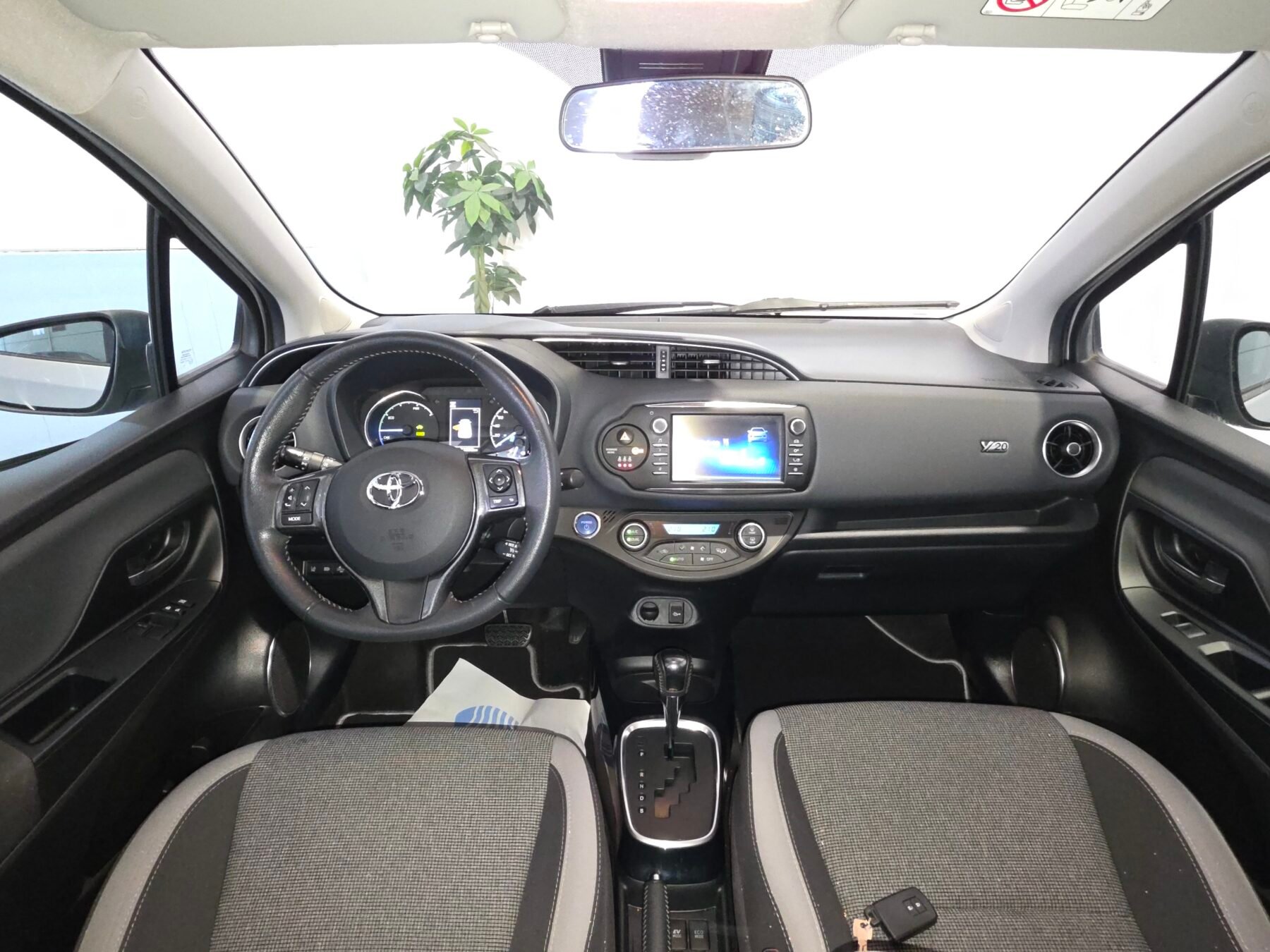 TOYOTA YARIS 1.5 100H Feel 20 Aniversario