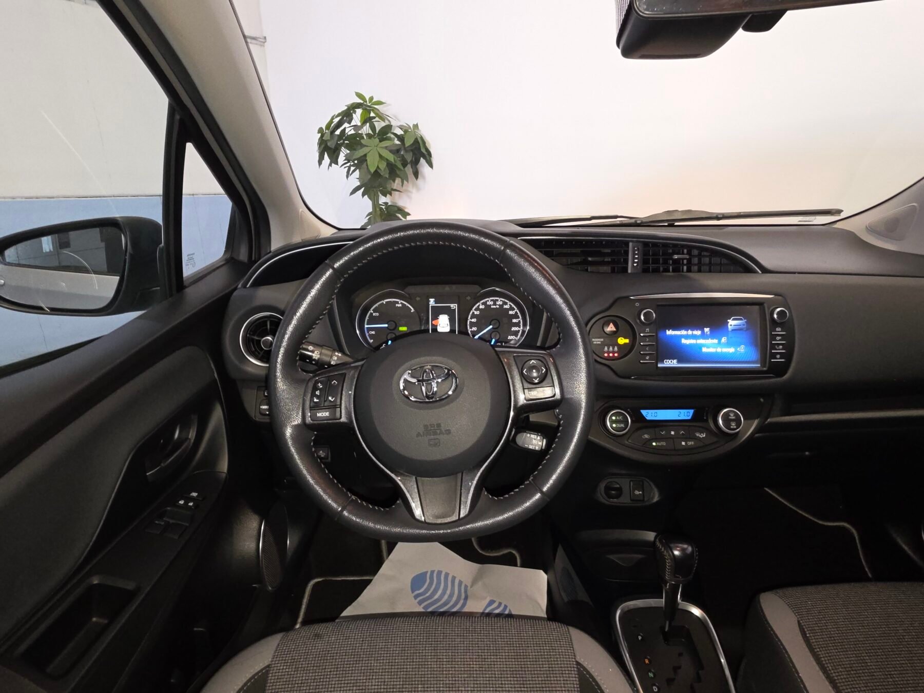 TOYOTA YARIS 1.5 100H Feel 20 Aniversario