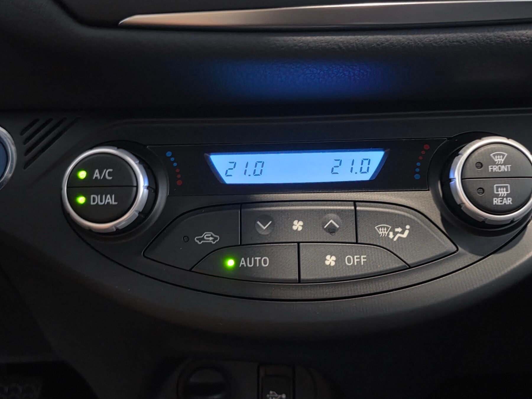 TOYOTA YARIS 1.5 100H Feel 20 Aniversario