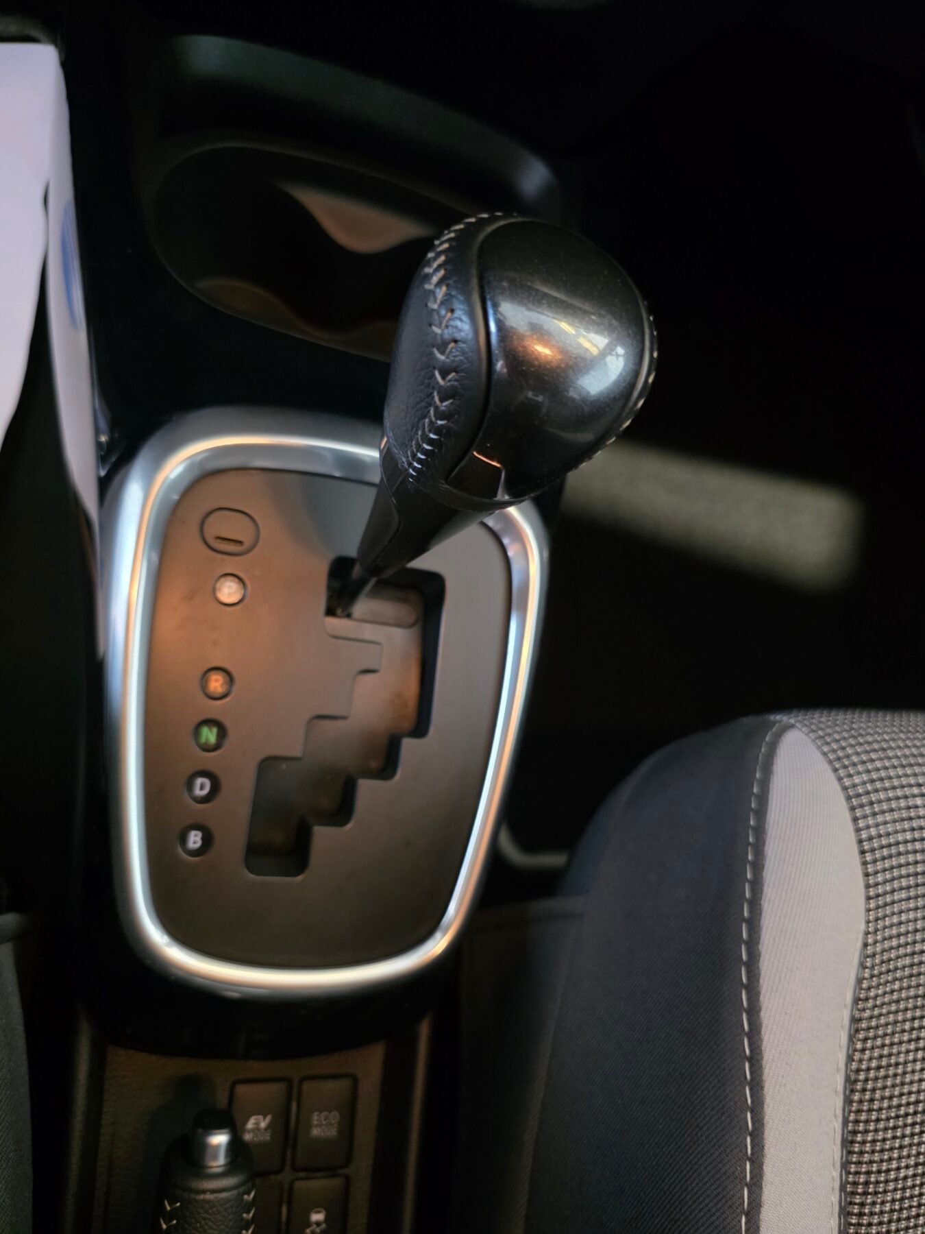 TOYOTA YARIS 1.5 100H Feel 20 Aniversario