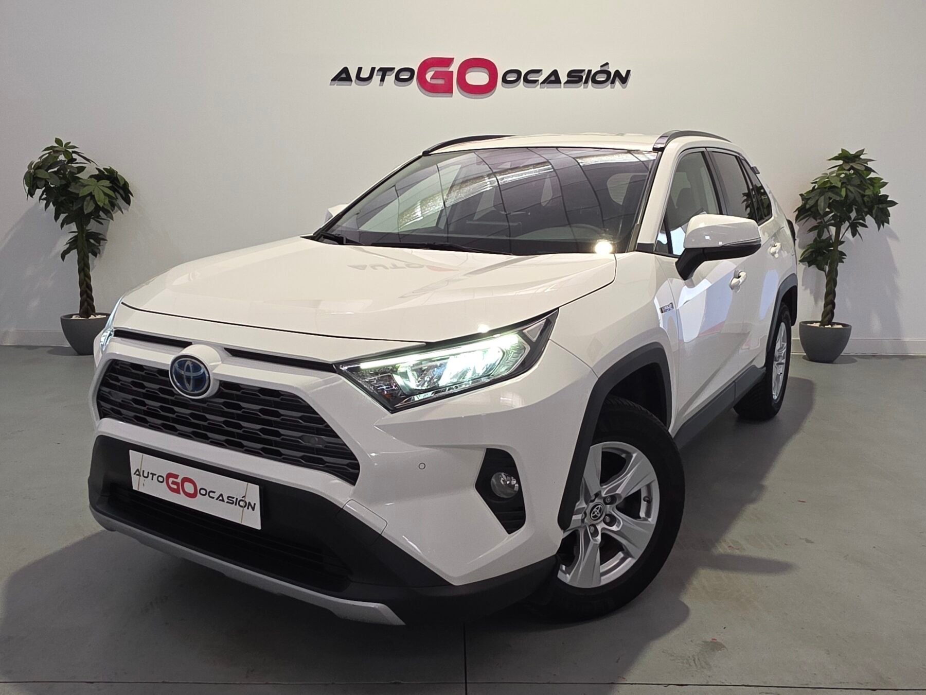 TOYOTA RAV4 2.5l 4WD 220H Advance