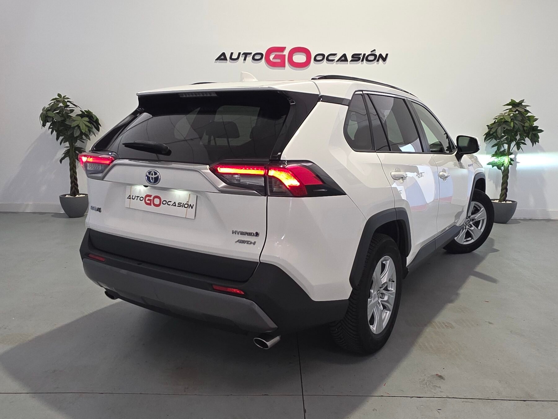 TOYOTA RAV4 2.5l 4WD 220H Advance