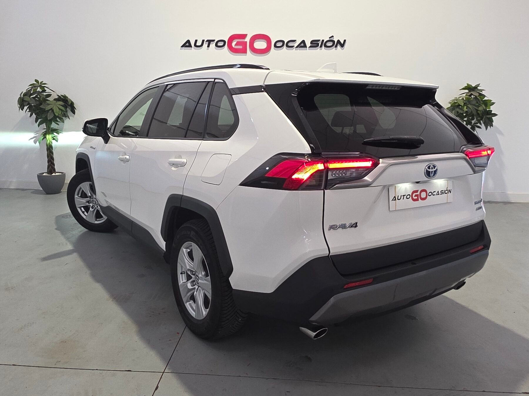 TOYOTA RAV4 2.5l 4WD 220H Advance