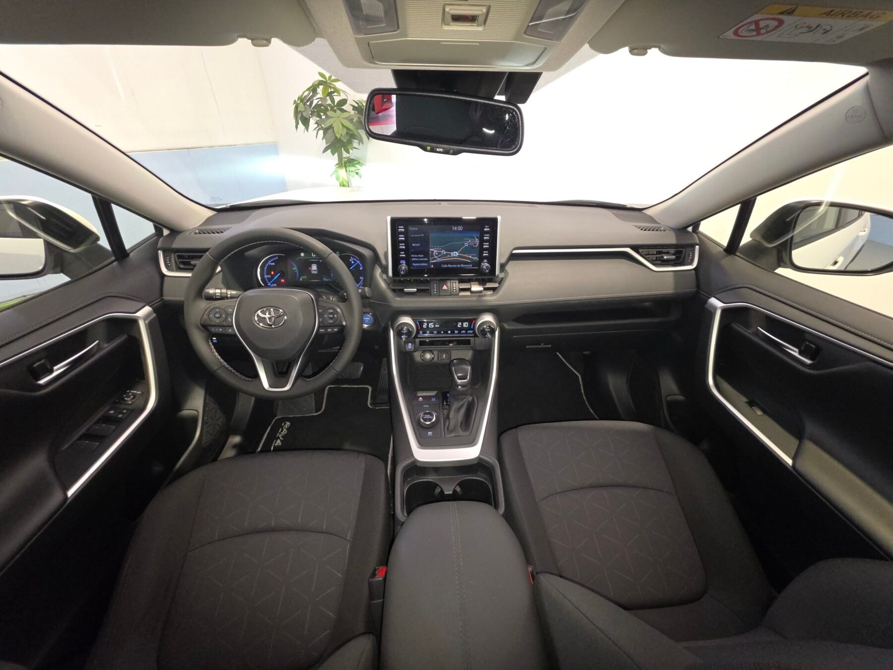 TOYOTA RAV4 2.5l 4WD 220H Advance