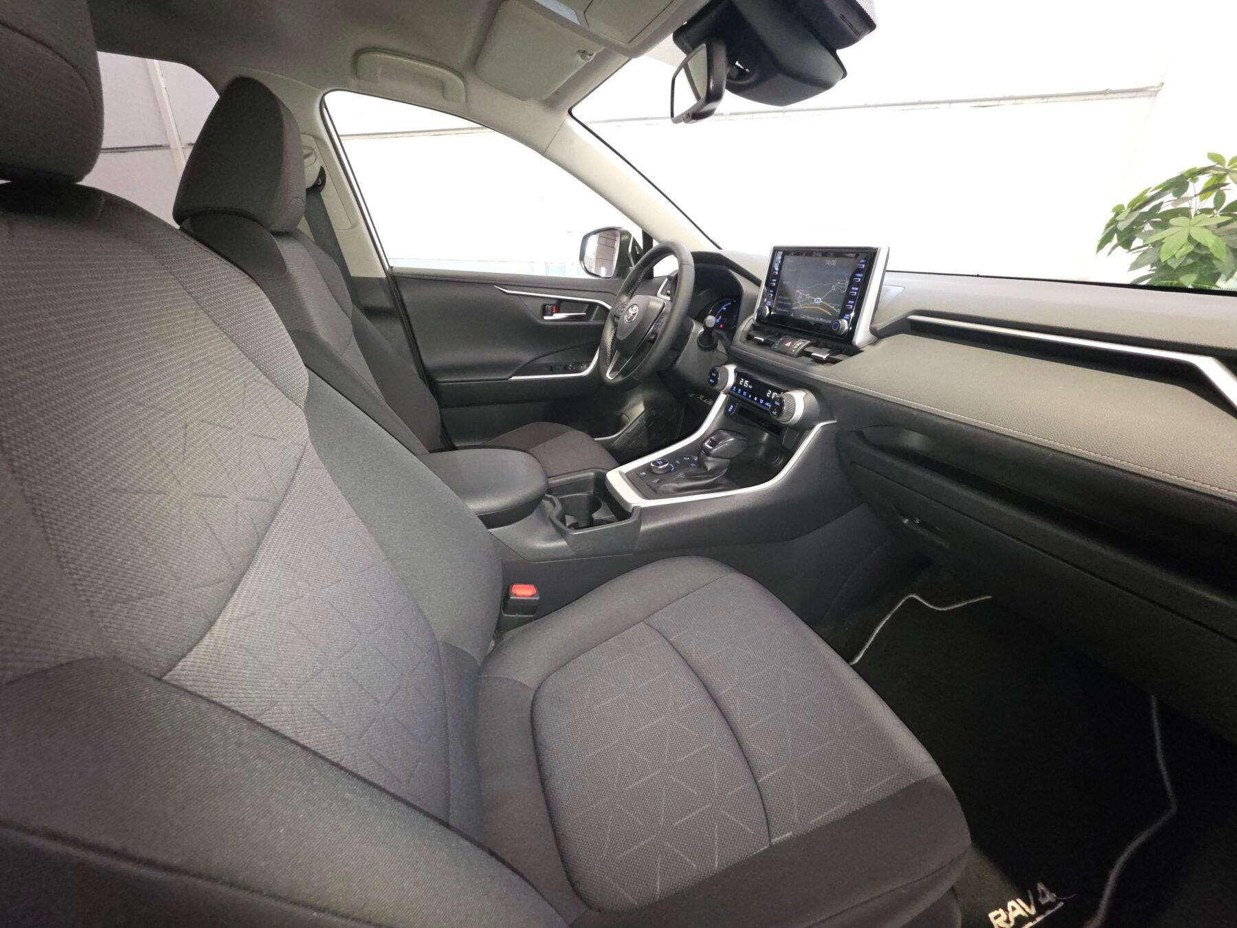 TOYOTA RAV4 2.5l 4WD 220H Advance