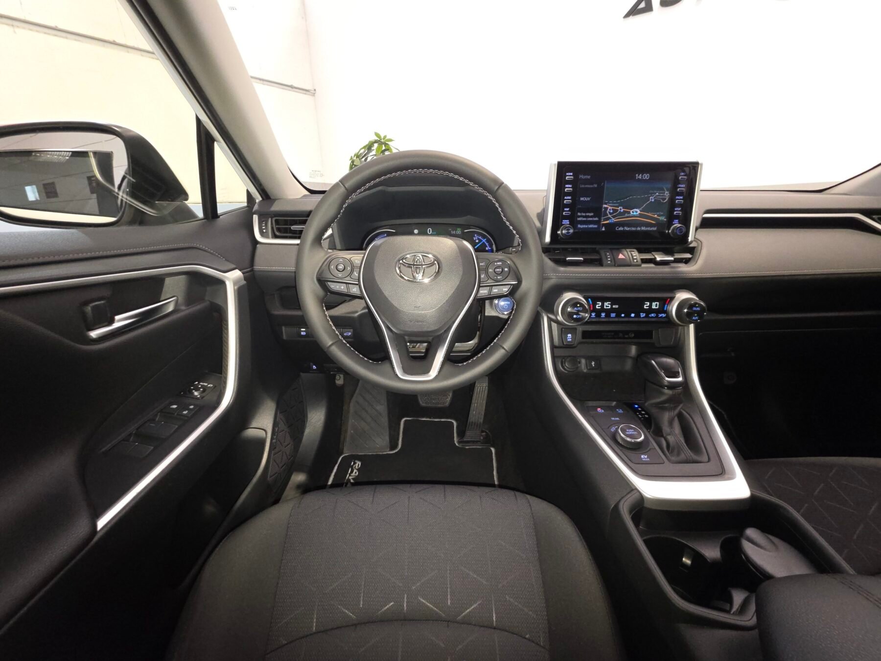 TOYOTA RAV4 2.5l 4WD 220H Advance