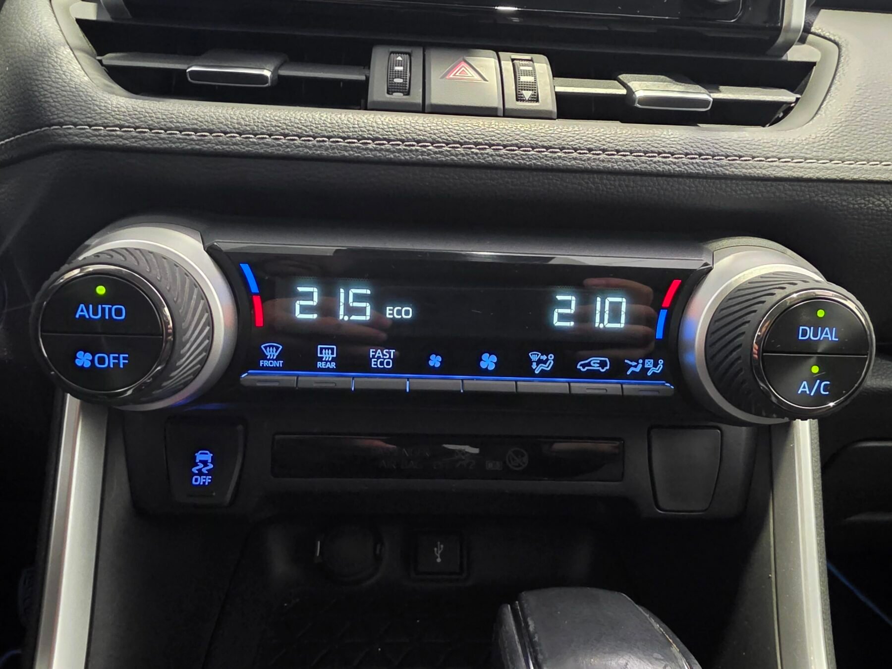 TOYOTA RAV4 2.5l 4WD 220H Advance