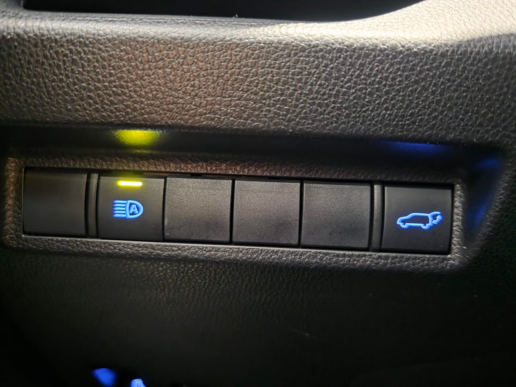 TOYOTA RAV4 2.5l 4WD 220H Advance