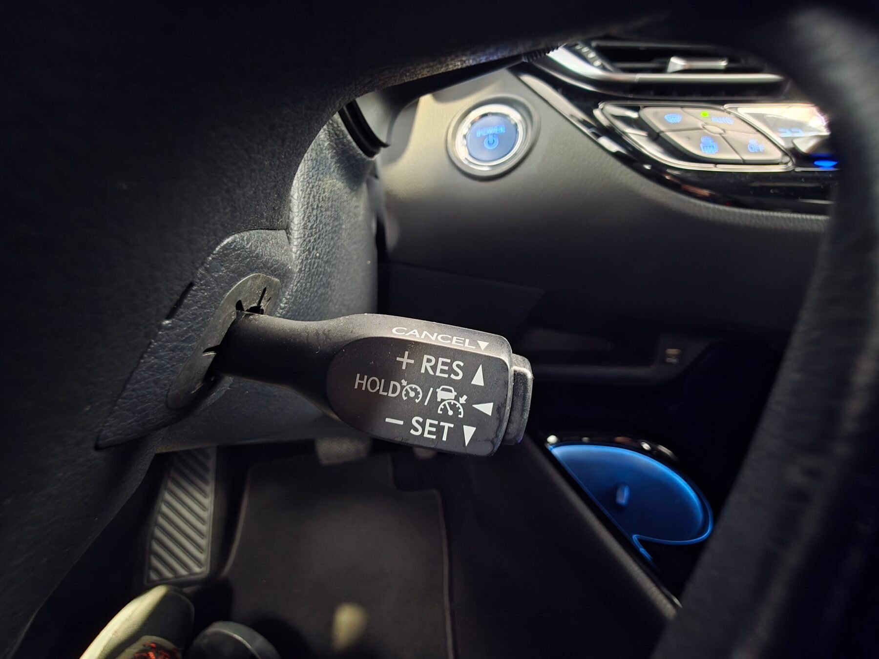 TOYOTA C-HR 2.0 180H Advance