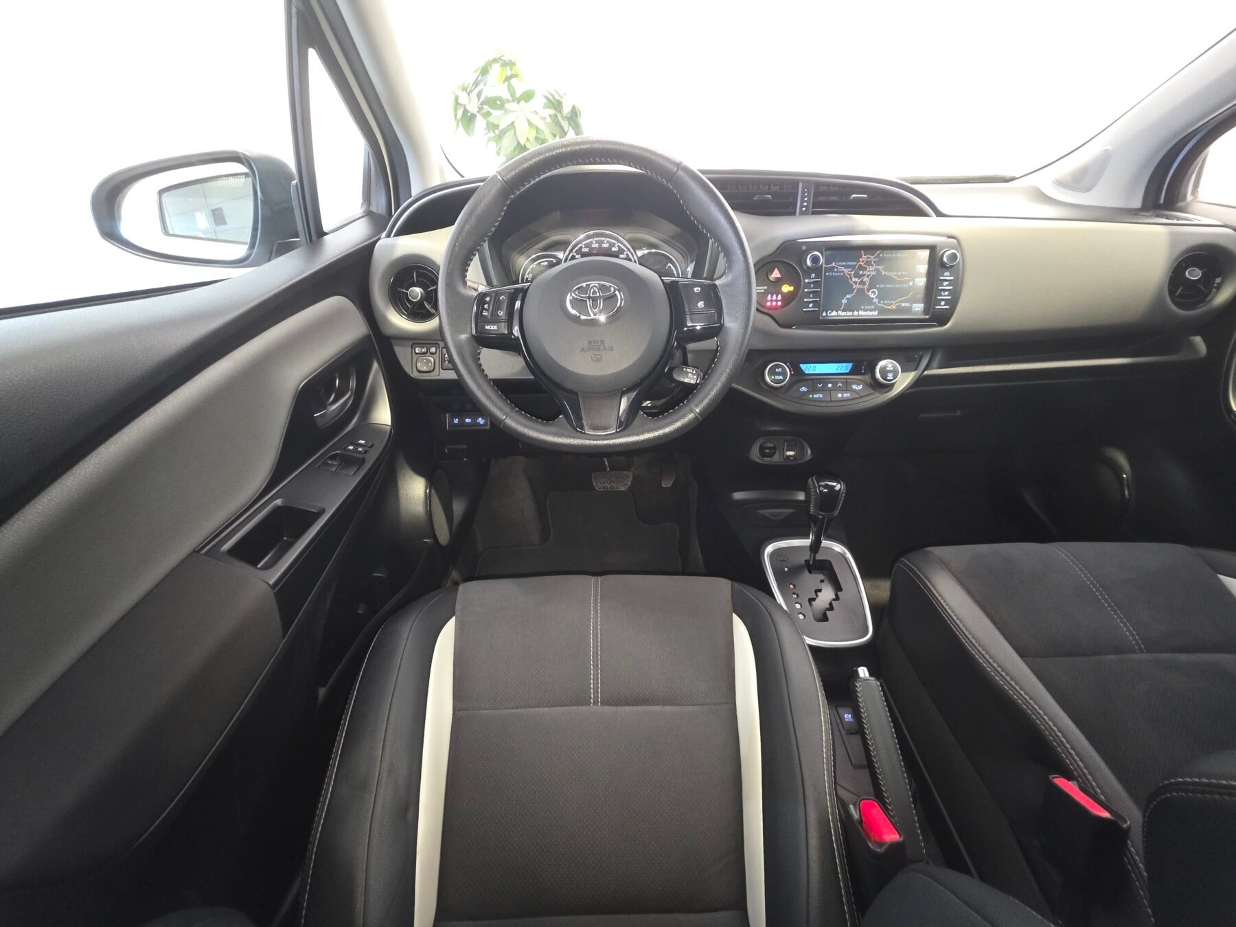 TOYOTA YARIS 1.5 100H Advance