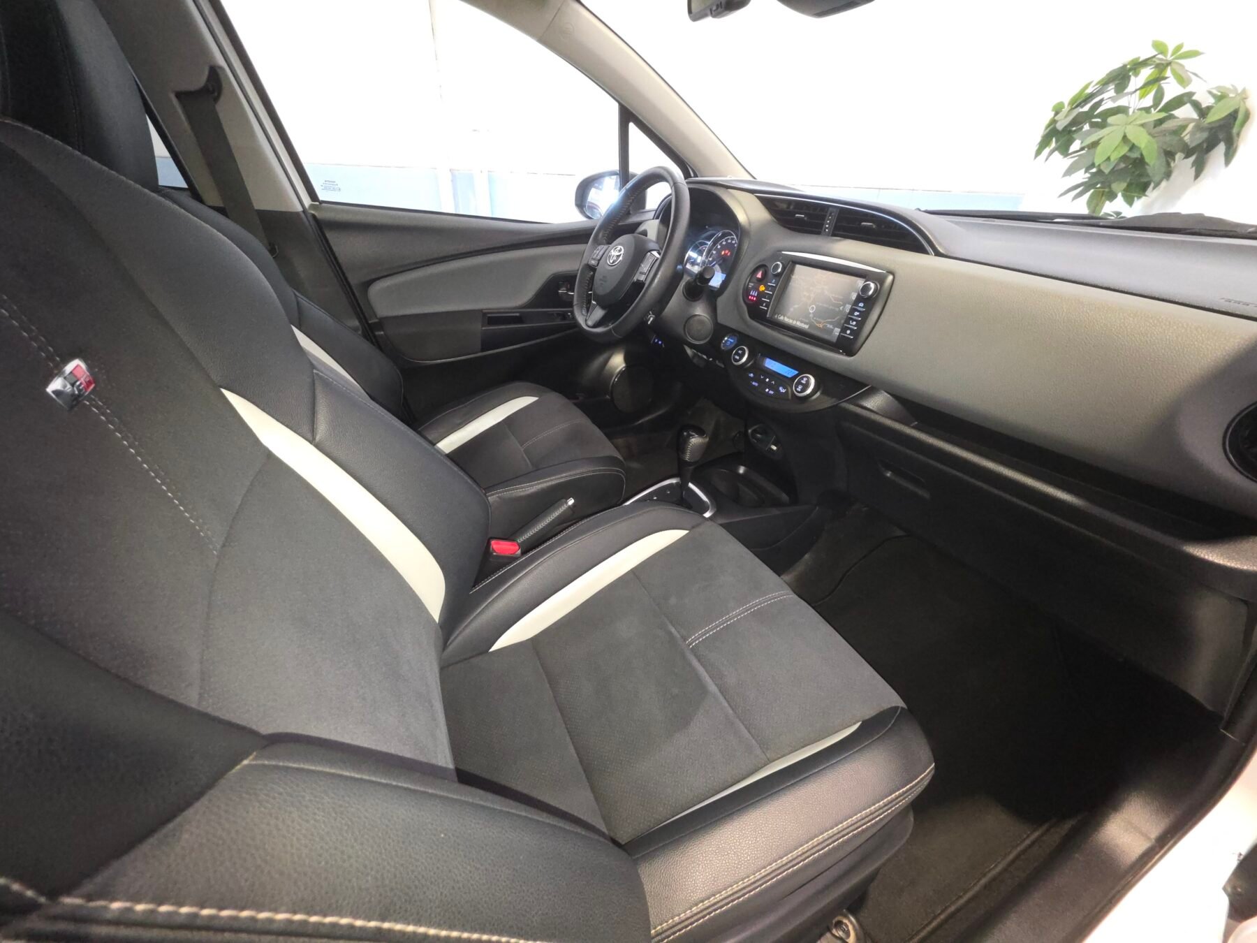 TOYOTA YARIS 1.5 100H Advance