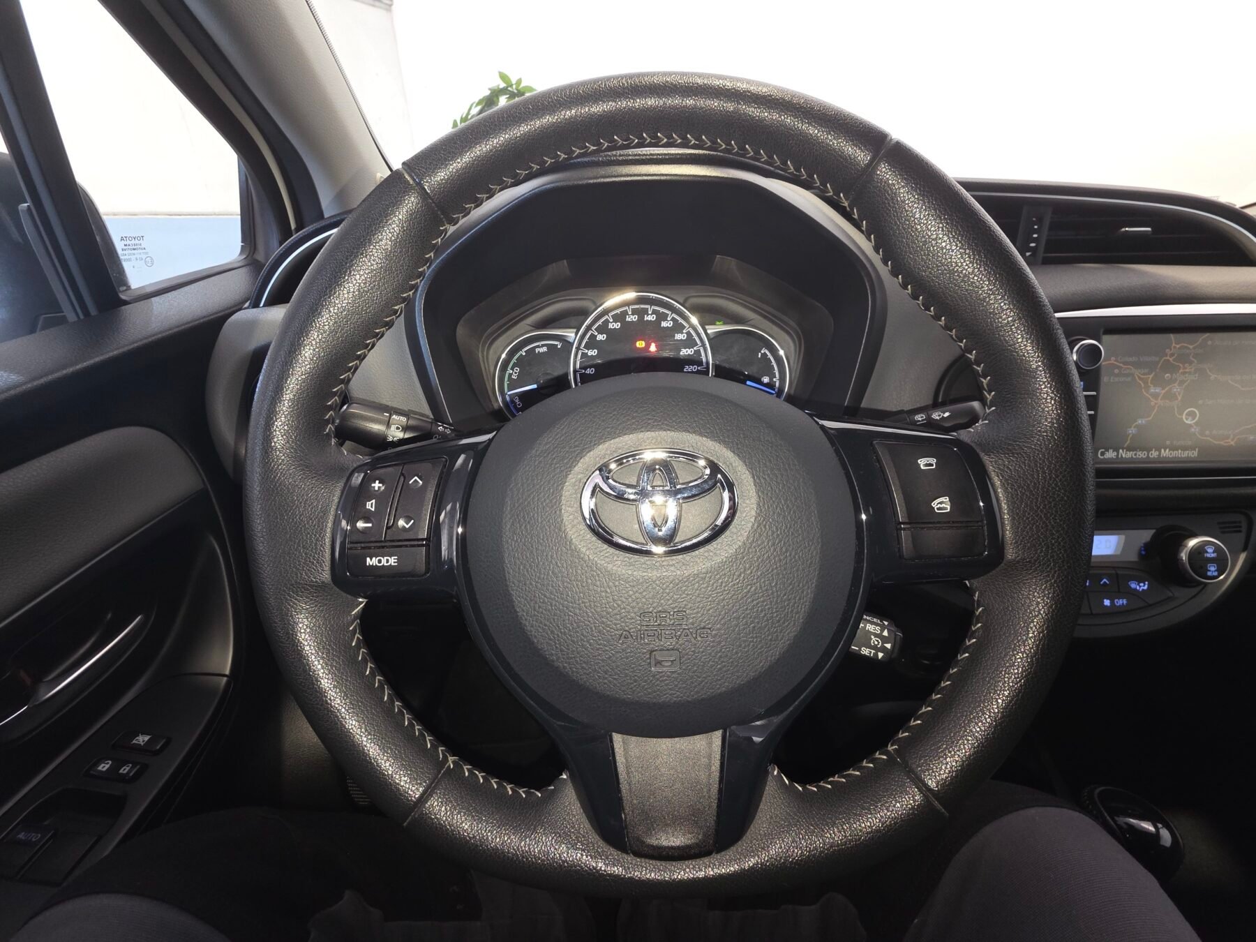 TOYOTA YARIS 1.5 100H Advance